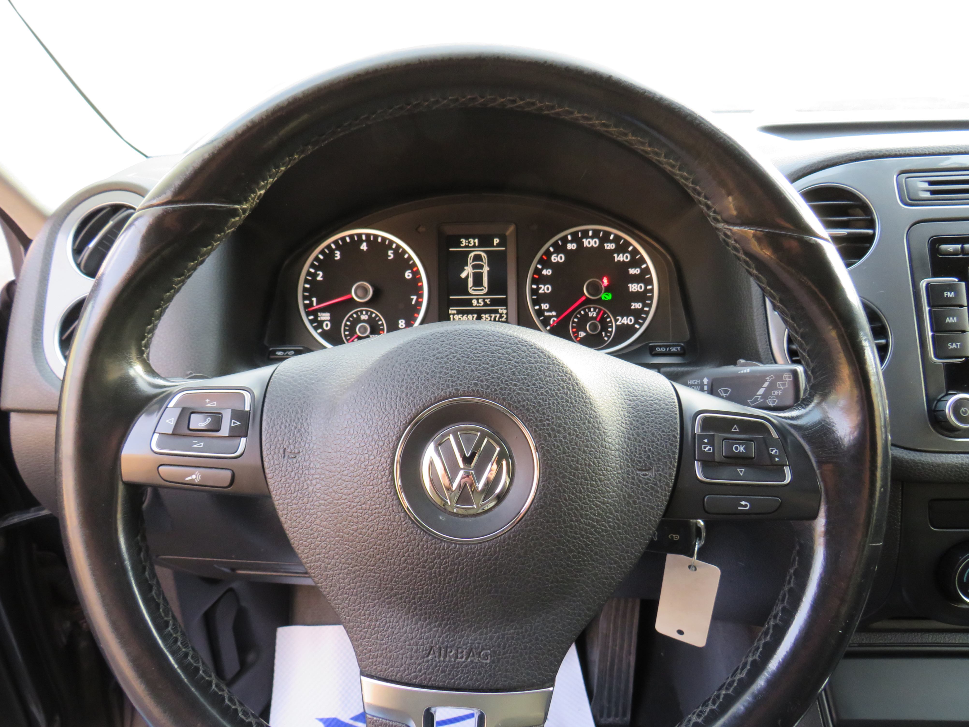 /laautomotive/2015-Volkswagen-Tiguan-15045429971300361.jpg