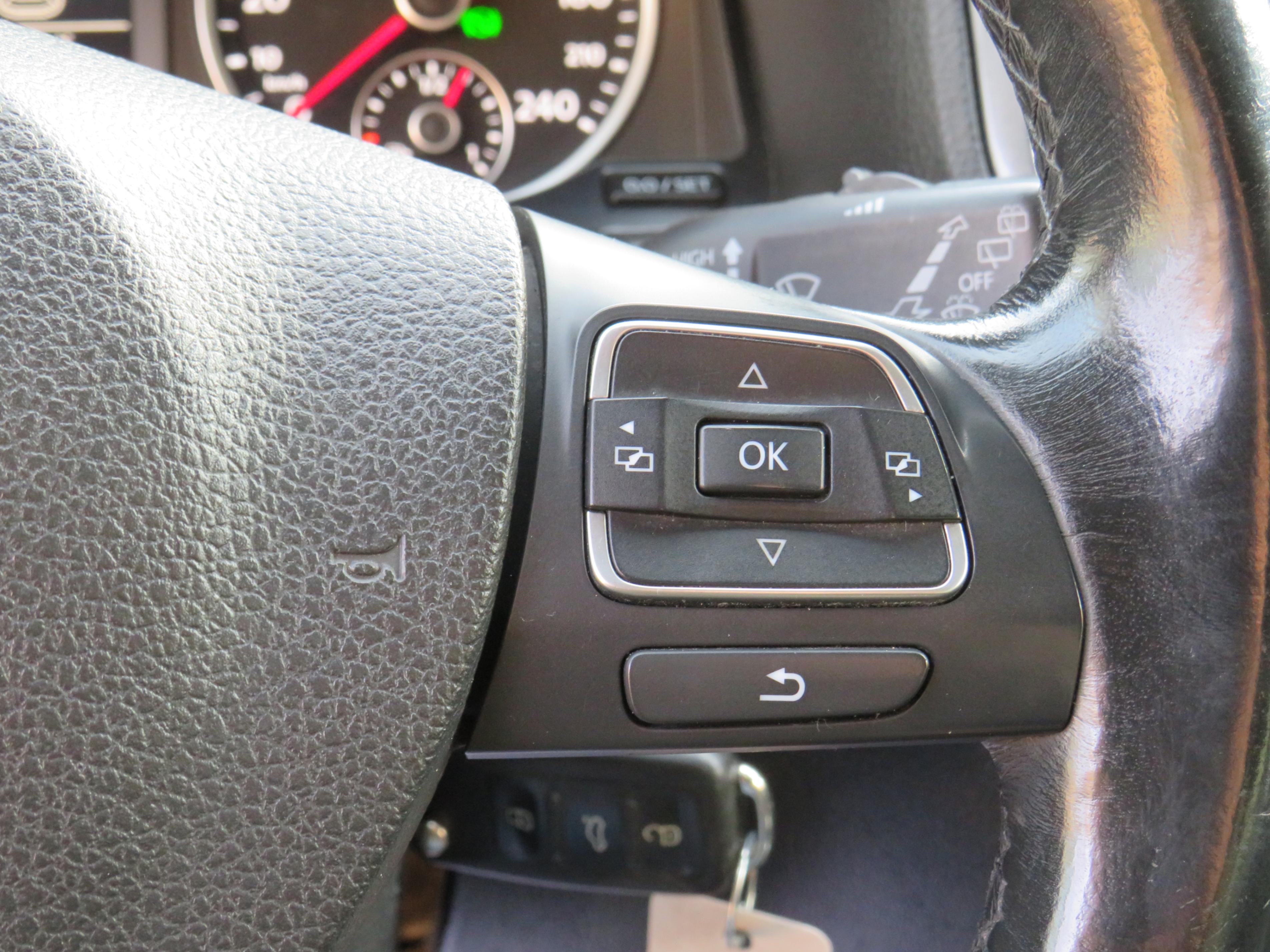 /laautomotive/2015-Volkswagen-Tiguan-24480975642692004.jpg