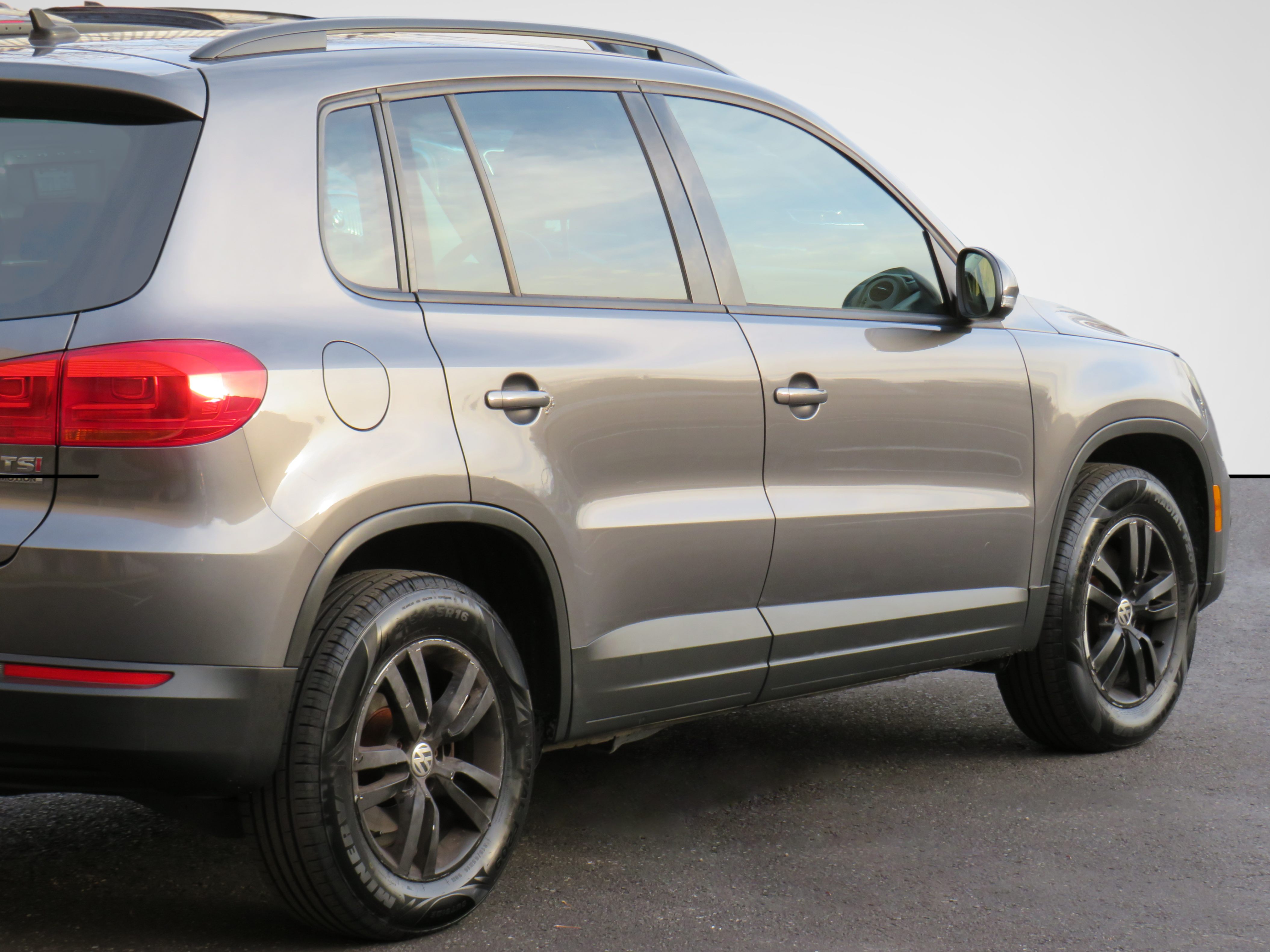 /laautomotive/2015-Volkswagen-Tiguan-38571045404696536.jpg