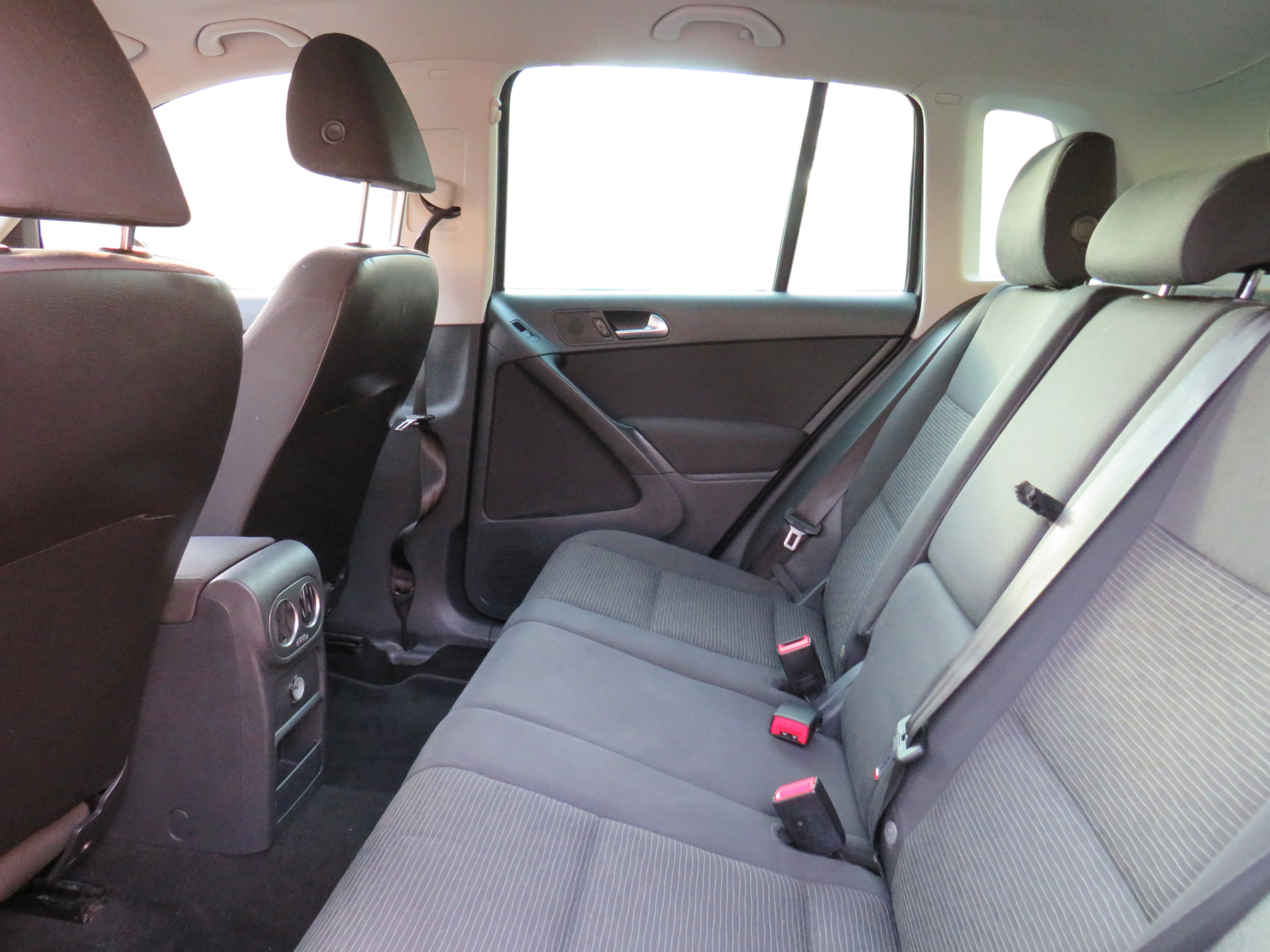 /laautomotive/2015-Volkswagen-Tiguan-5972234005747019.jpg