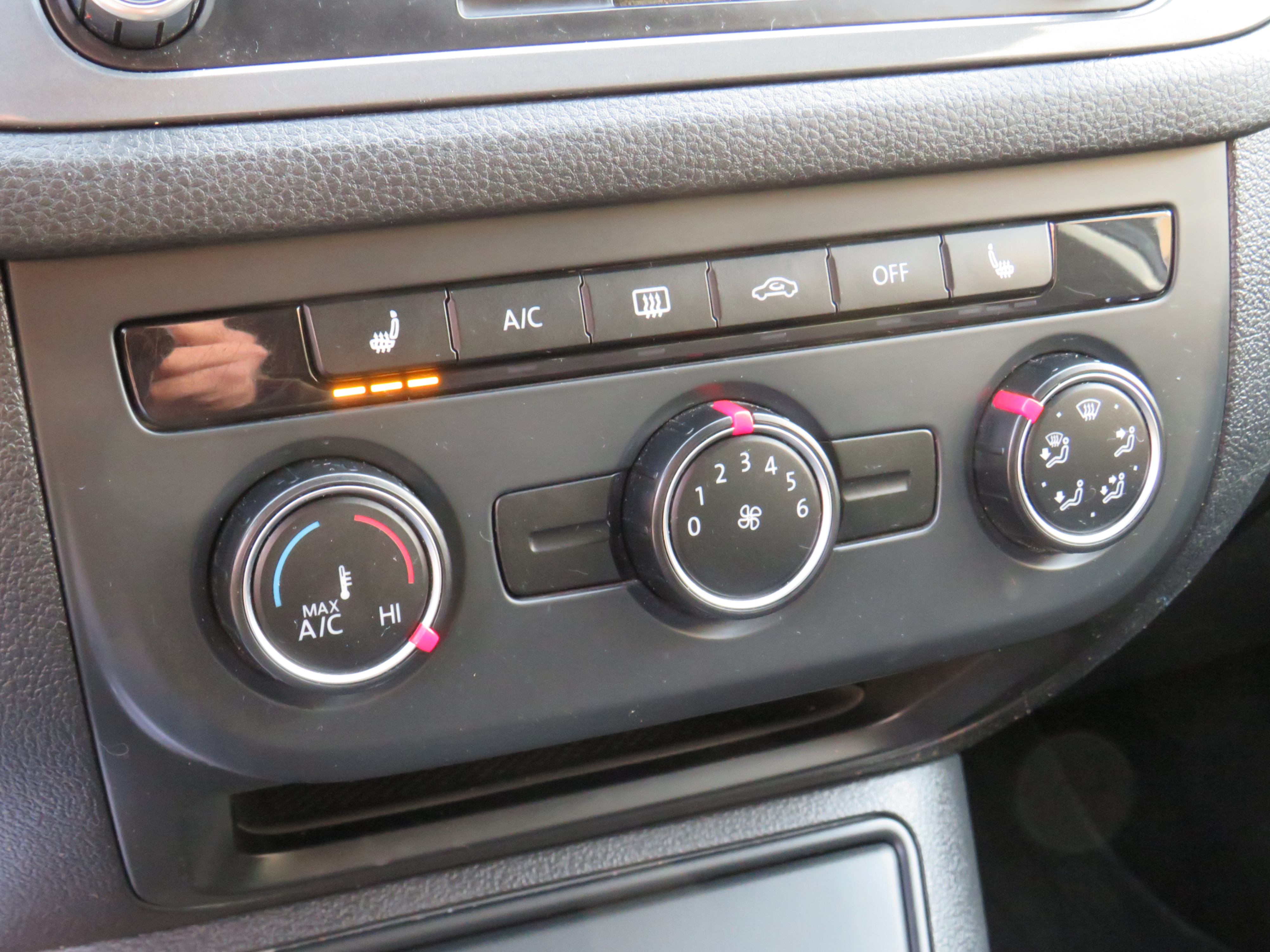 /laautomotive/2015-Volkswagen-Tiguan-8374623343085594.jpg
