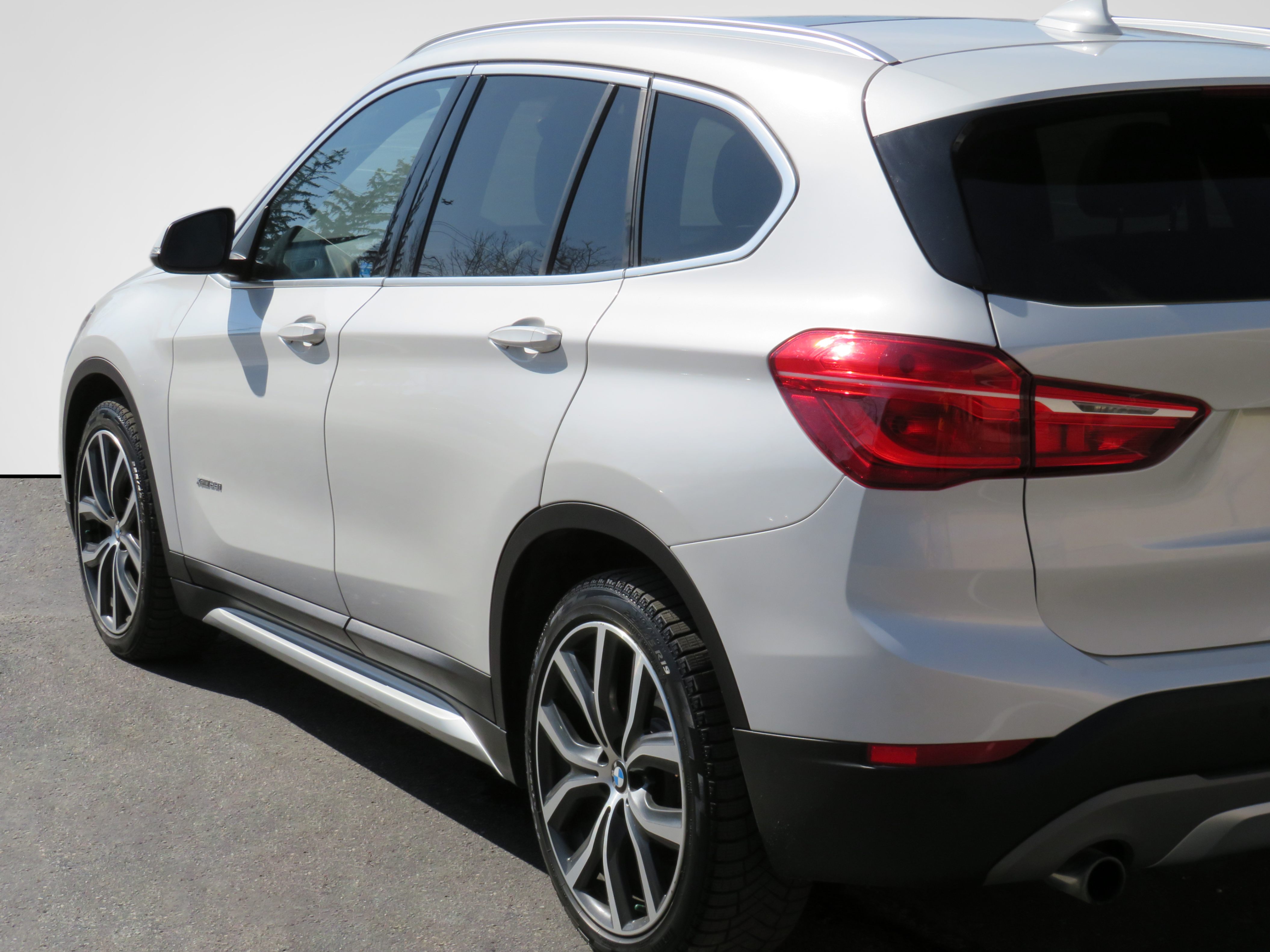 /laautomotive/2016-BMW-X1-2071391960155835.jpg