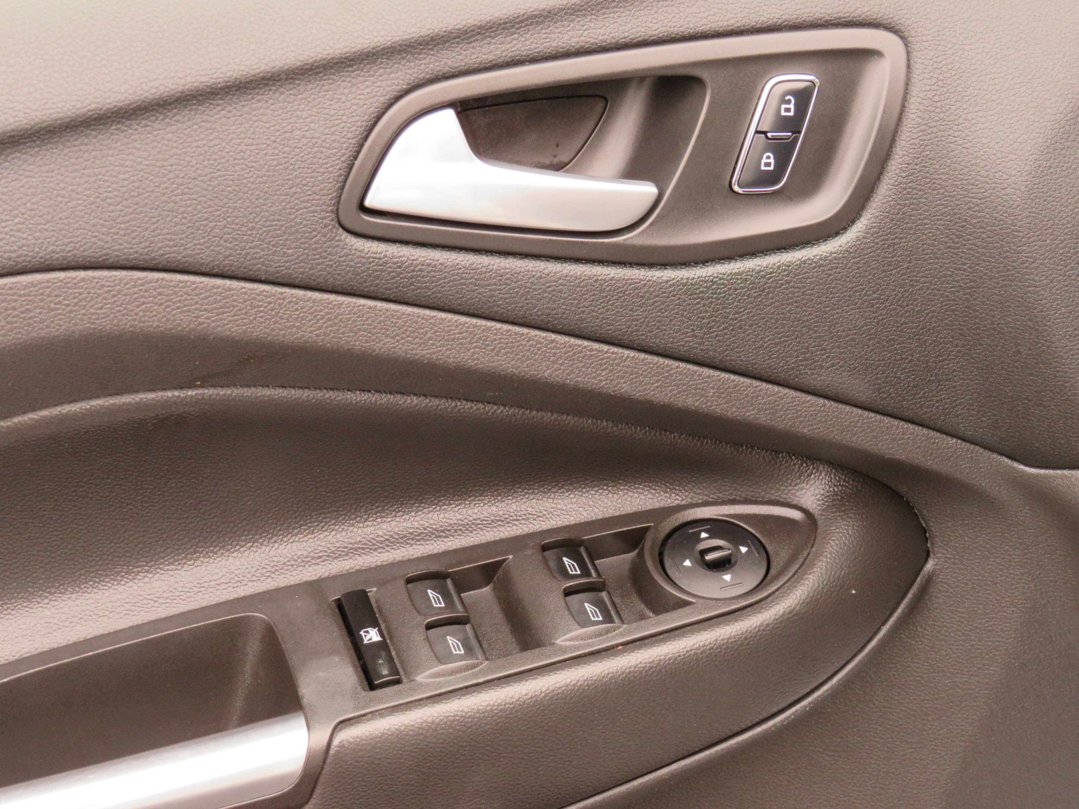 /laautomotive/2016-Ford-Escape-15888691451123482.jpg