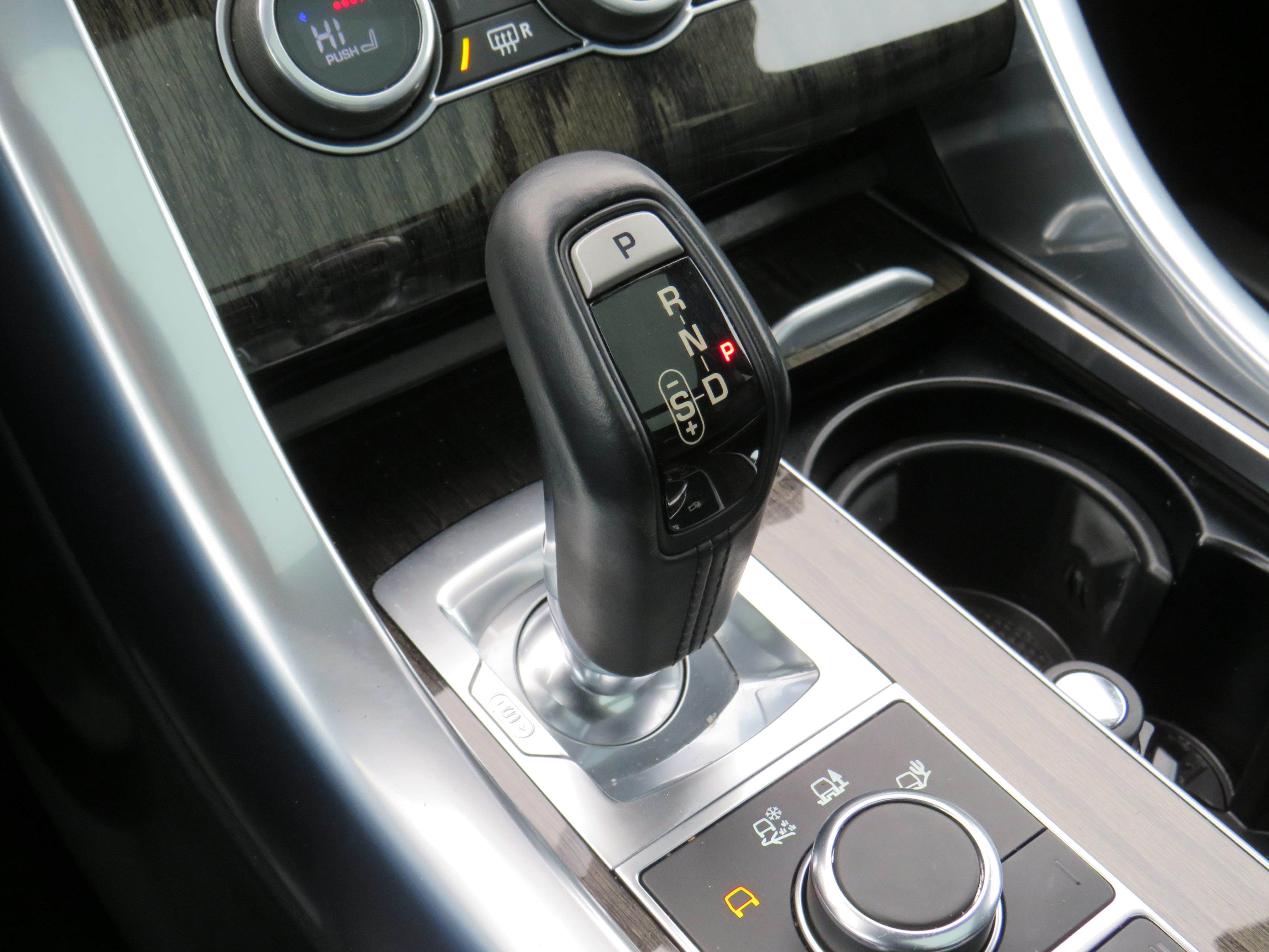 /laautomotive/2016-LandRover-RangeRover-2694393768672996.jpg