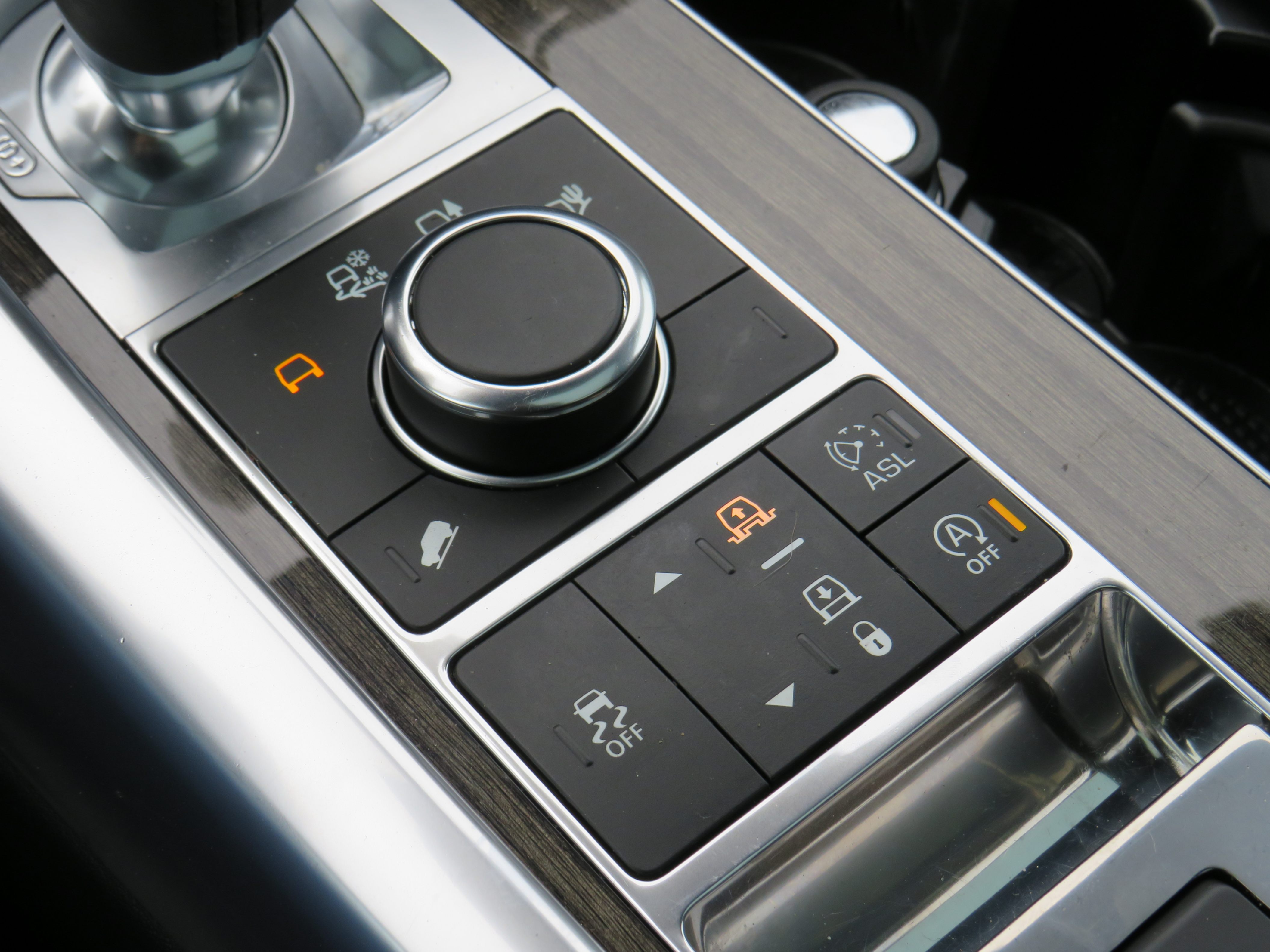 /laautomotive/2016-LandRover-RangeRover-5638462070493366.jpg