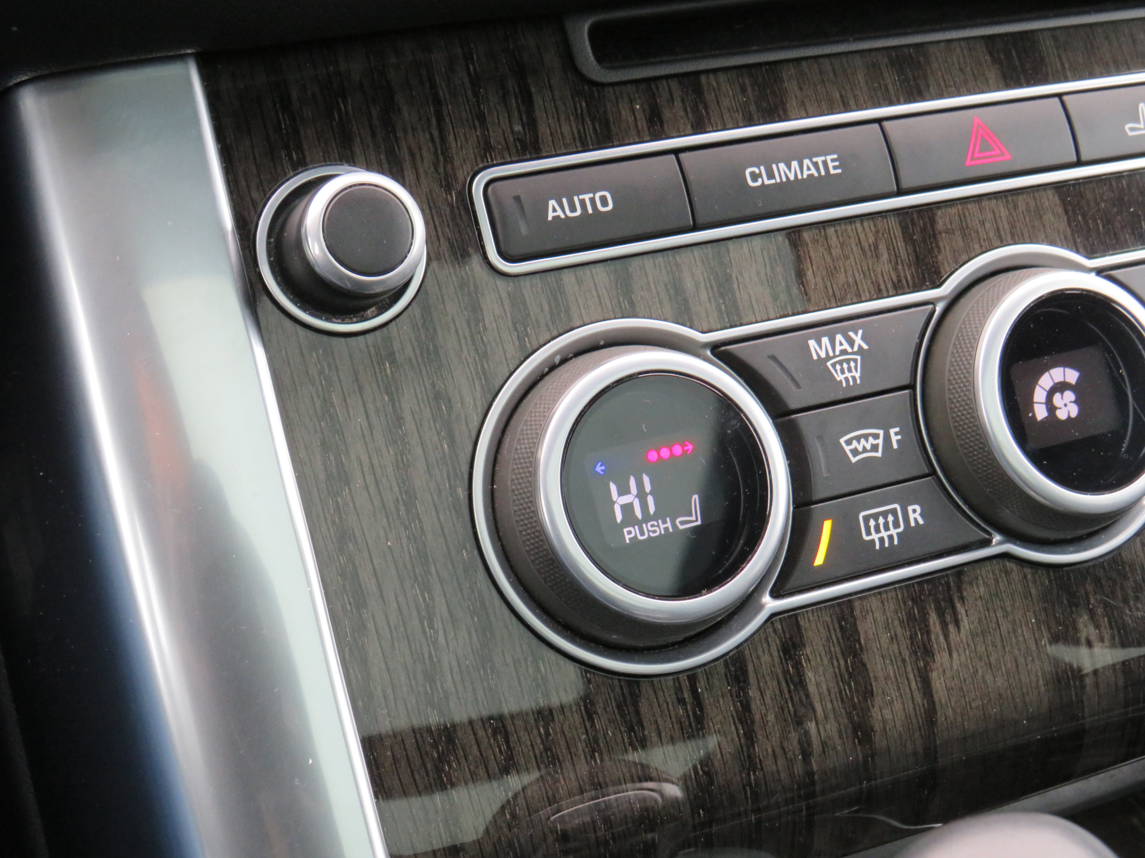 /laautomotive/2016-LandRover-RangeRover-6067342033689016.jpg