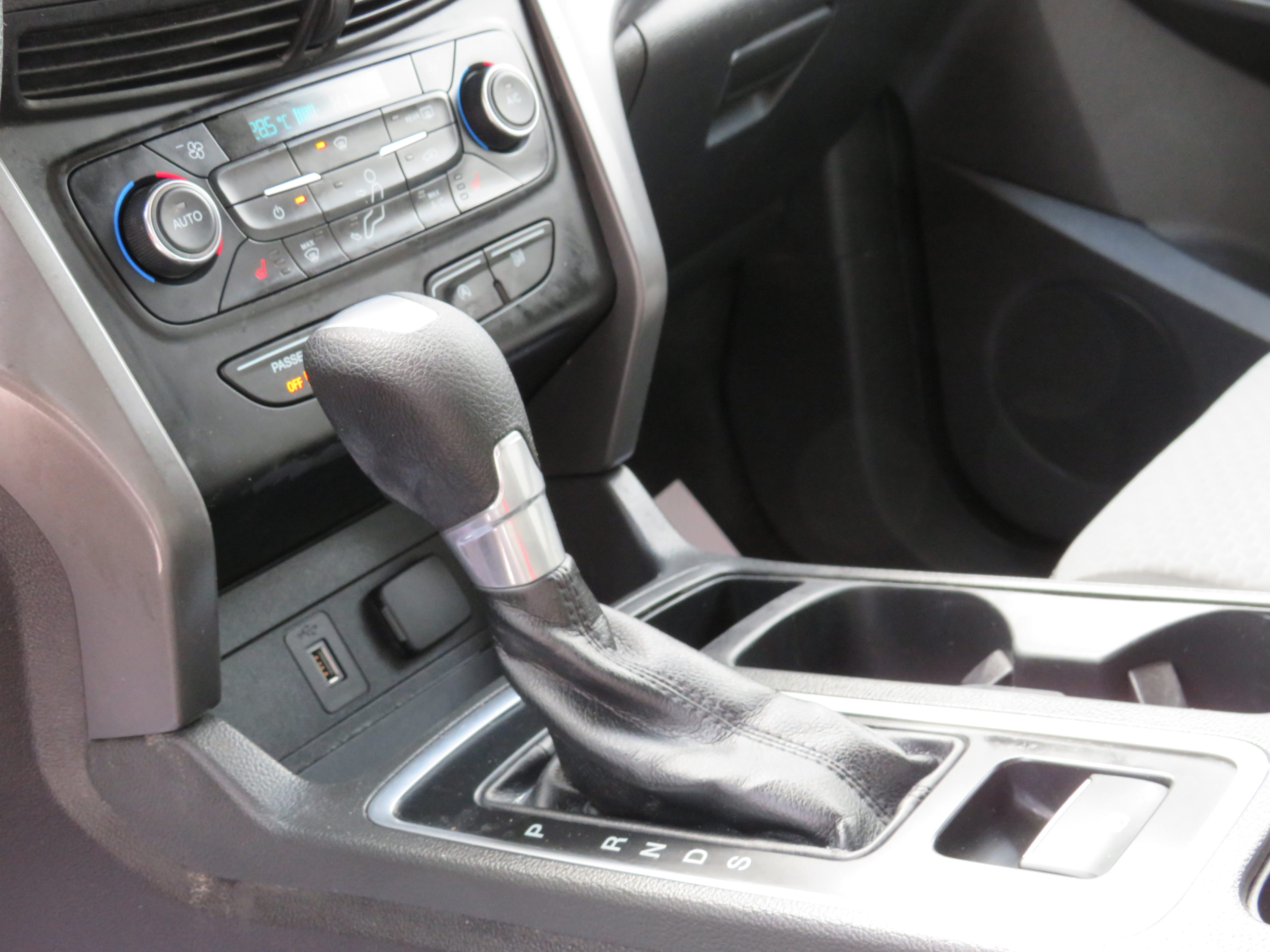 /laautomotive/2017-Ford-Escape-15745131343162577.jpg