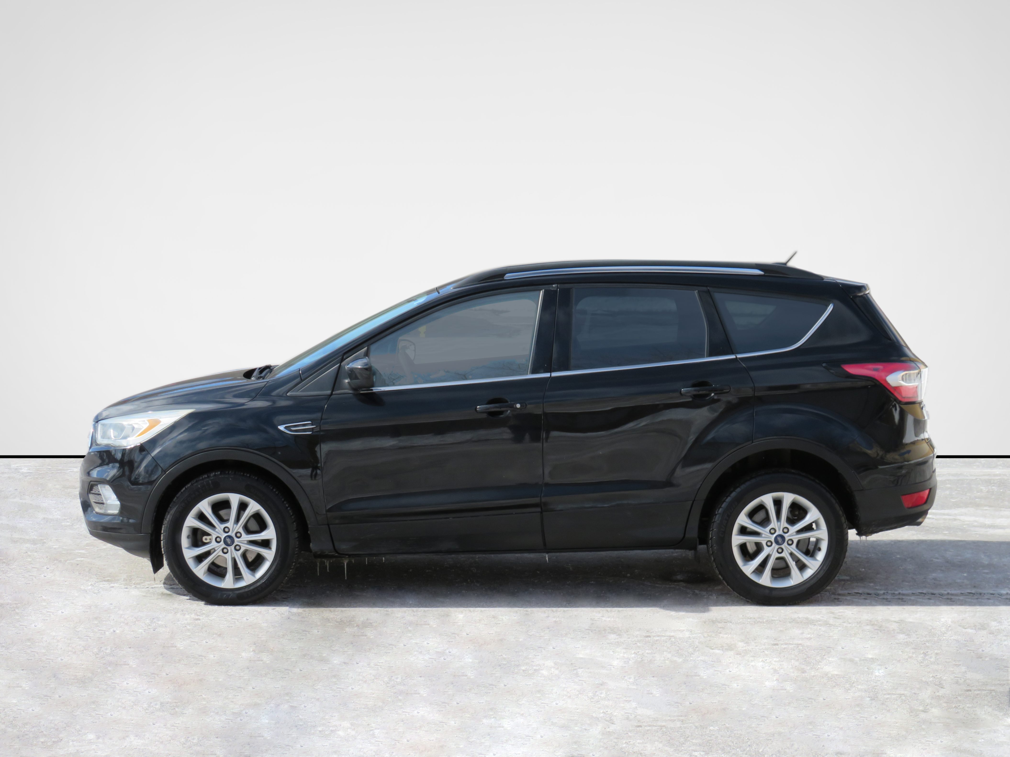 /laautomotive/2017-Ford-Escape-34447924765337046.jpg