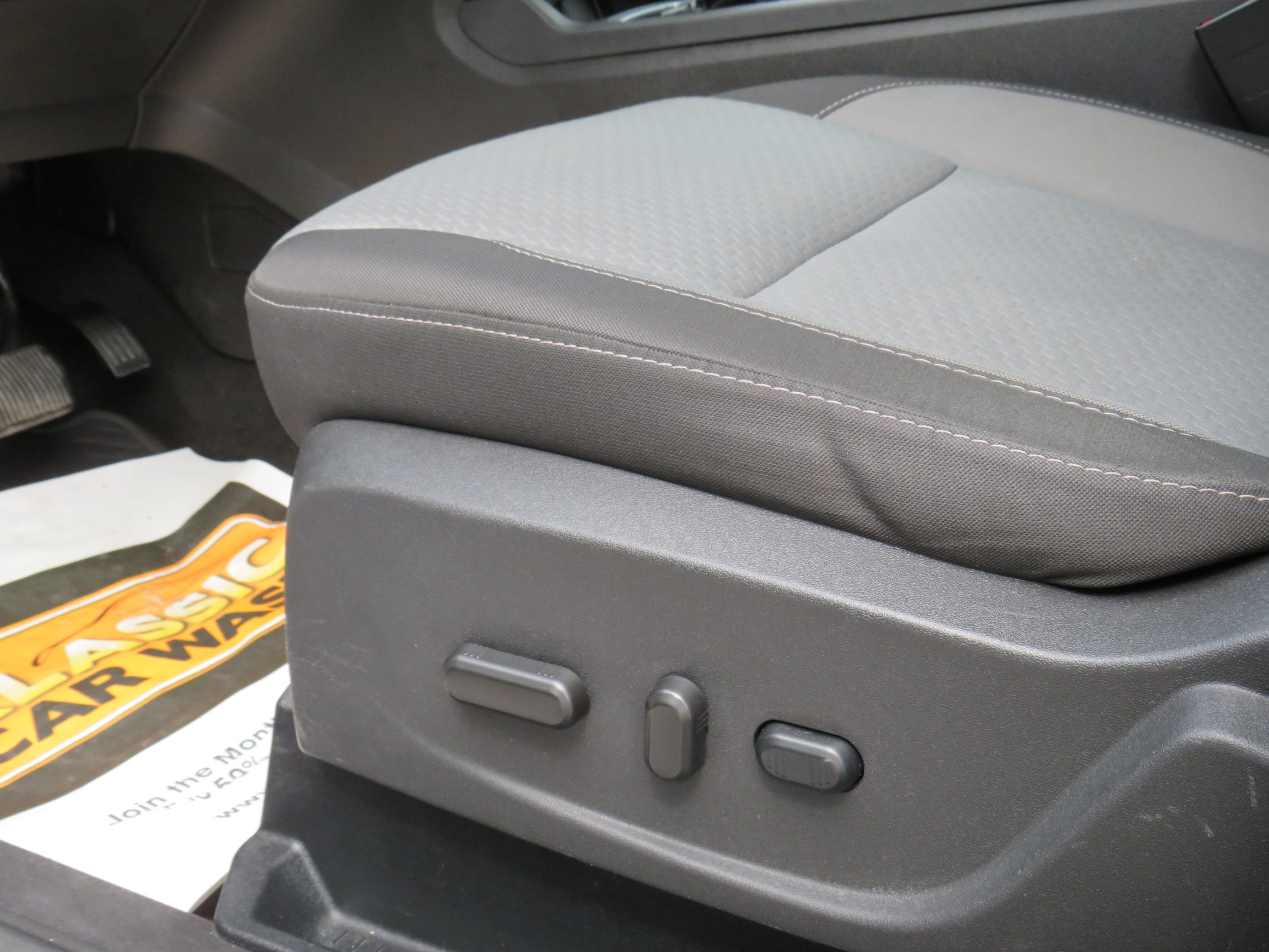 /laautomotive/2017-Ford-Escape-38365155891290237.jpg