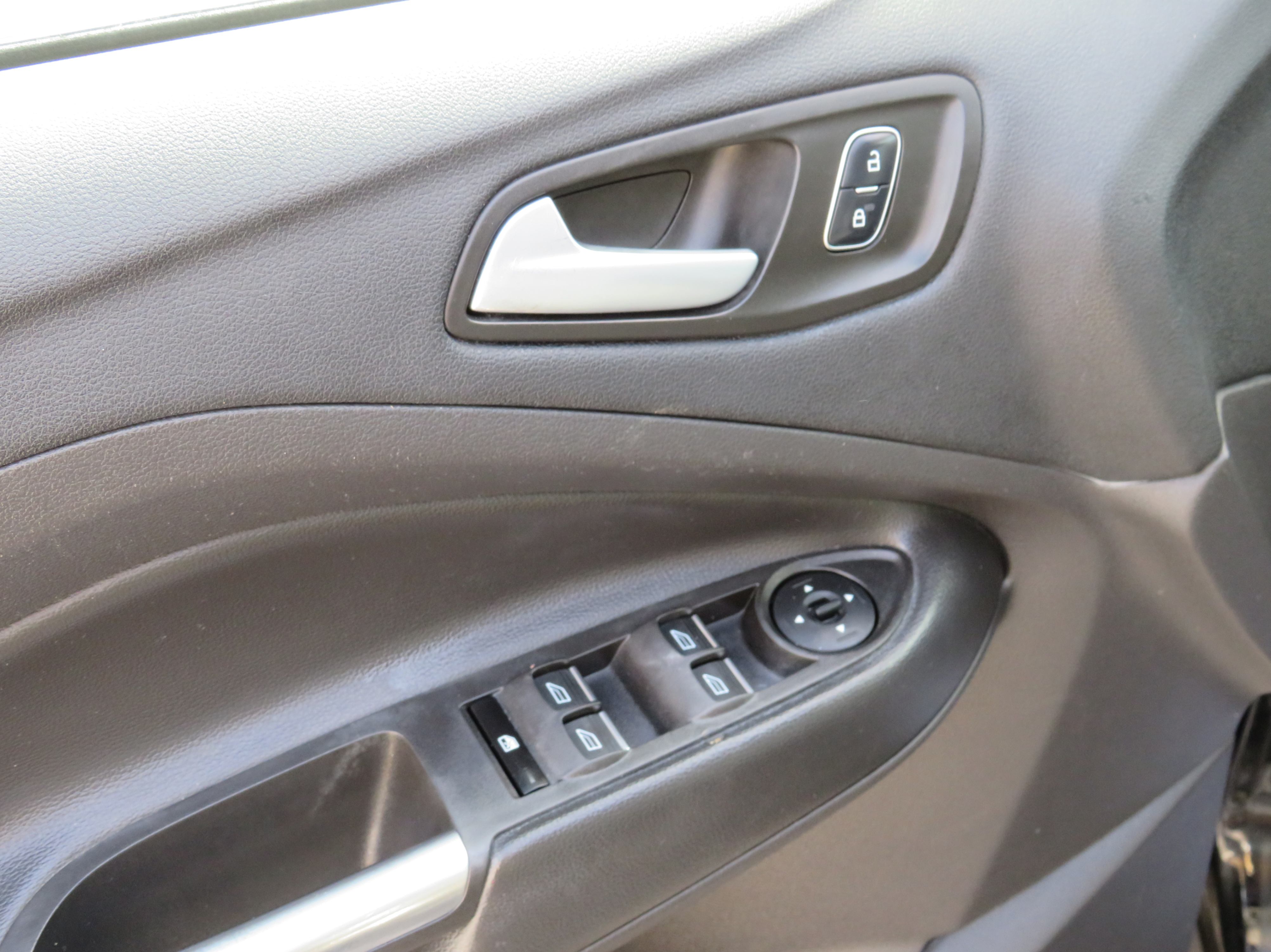 /laautomotive/2017-Ford-Escape-4068498572961652.jpg