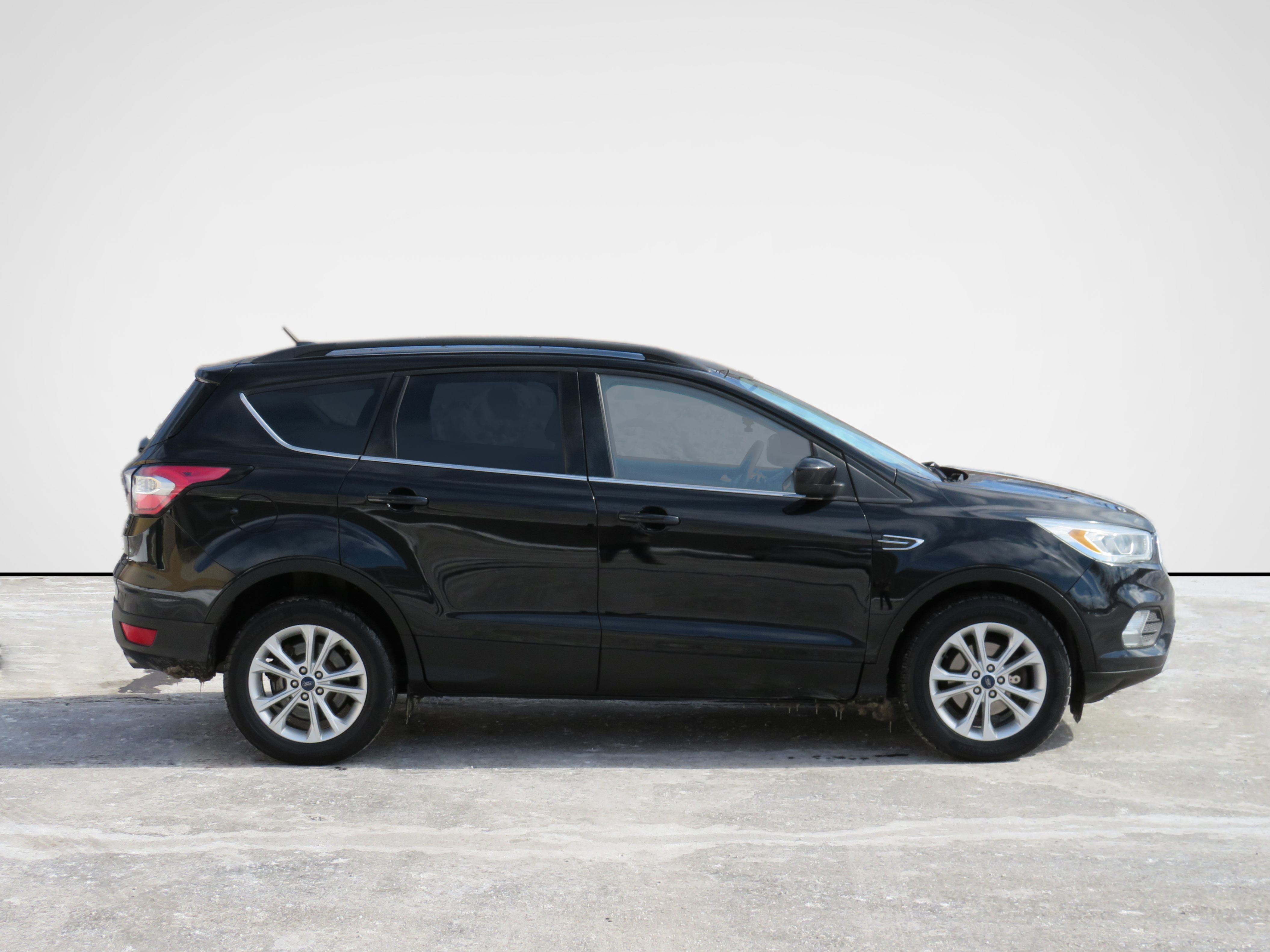 /laautomotive/2017-Ford-Escape-9323439437343346.jpg
