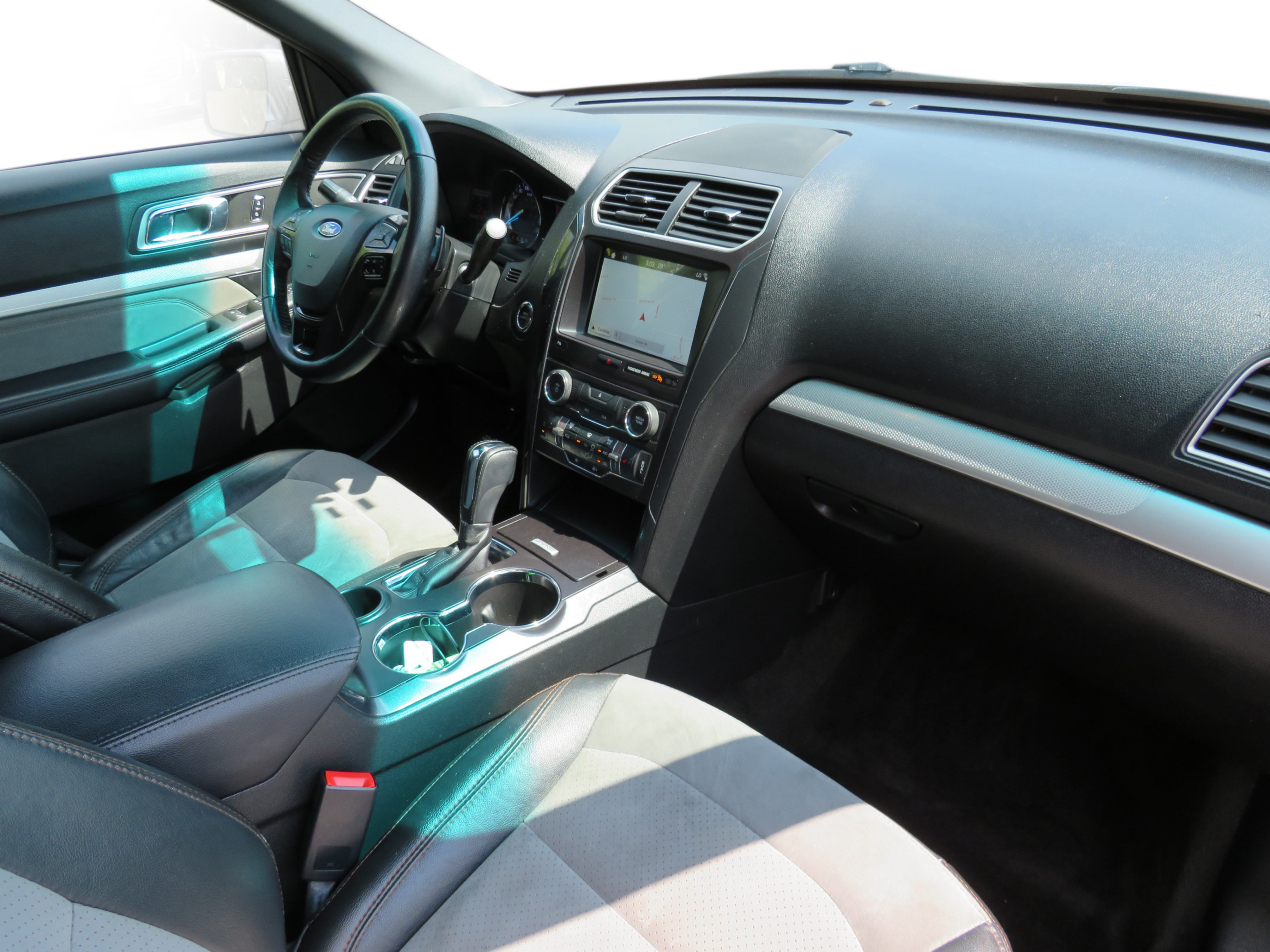 /laautomotive/2017-Ford-Explorer-01177852404952806.jpg