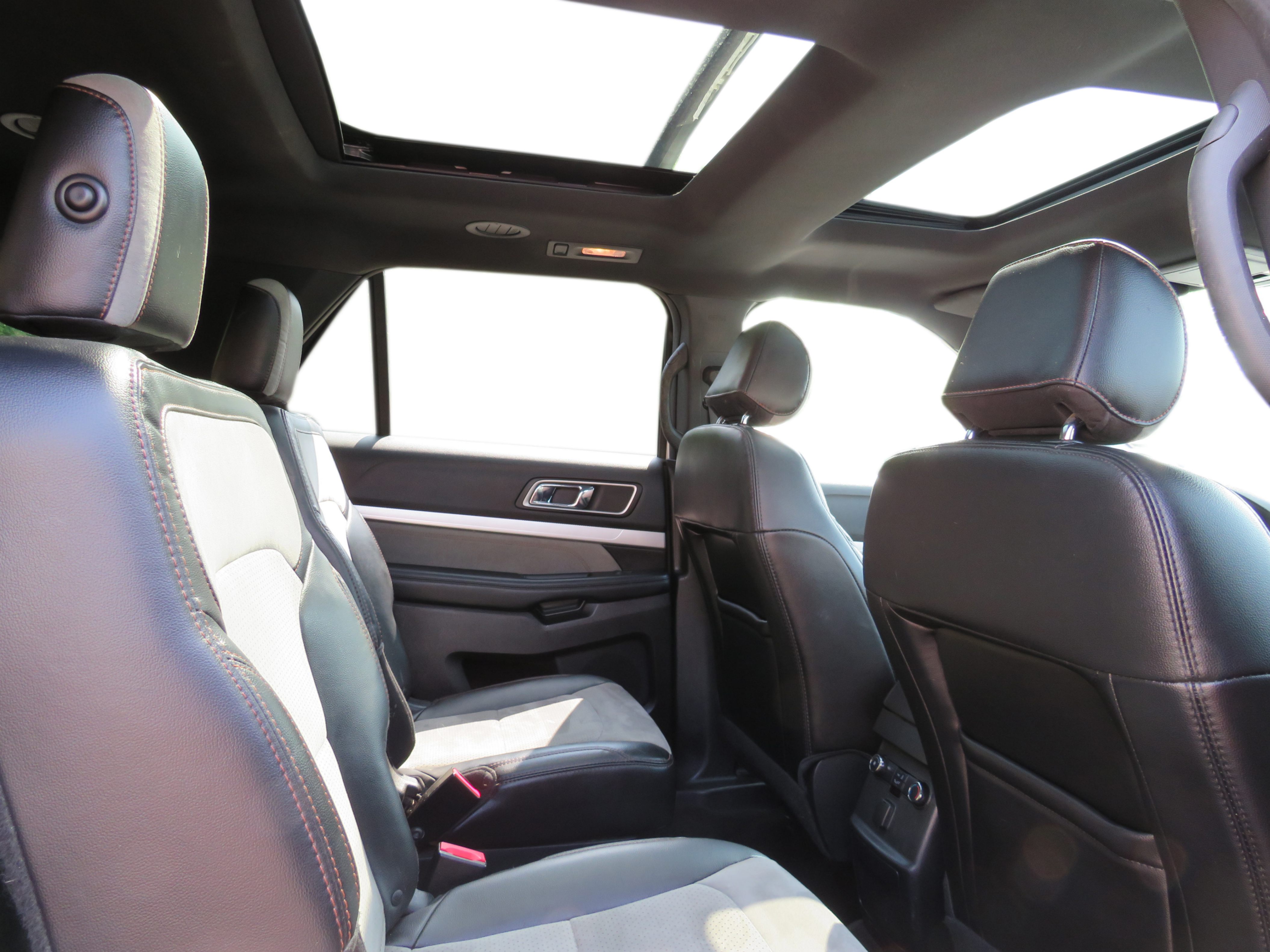 /laautomotive/2017-Ford-Explorer-21039051326685598.jpg