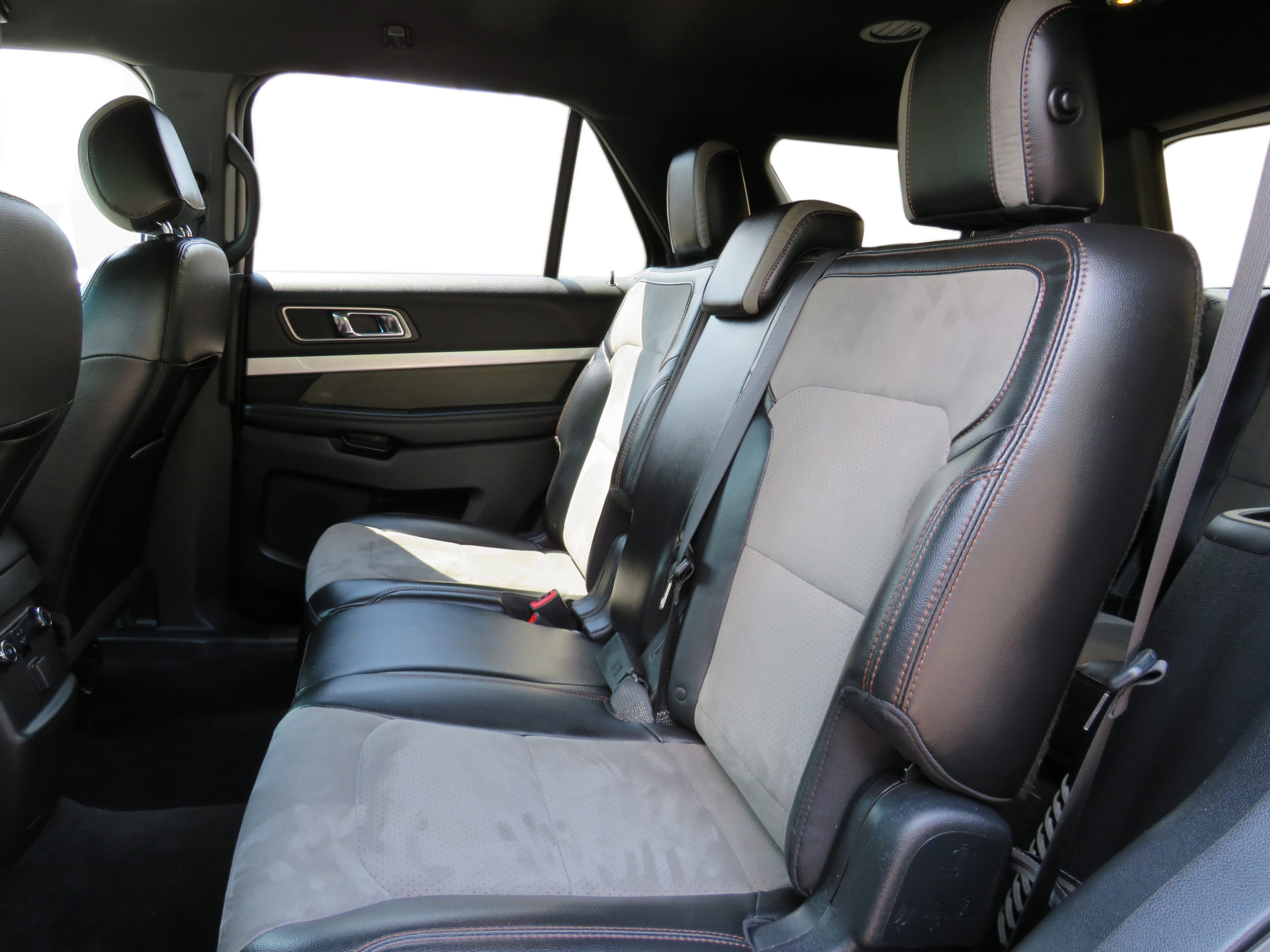 /laautomotive/2017-Ford-Explorer-27051705823900773.jpg