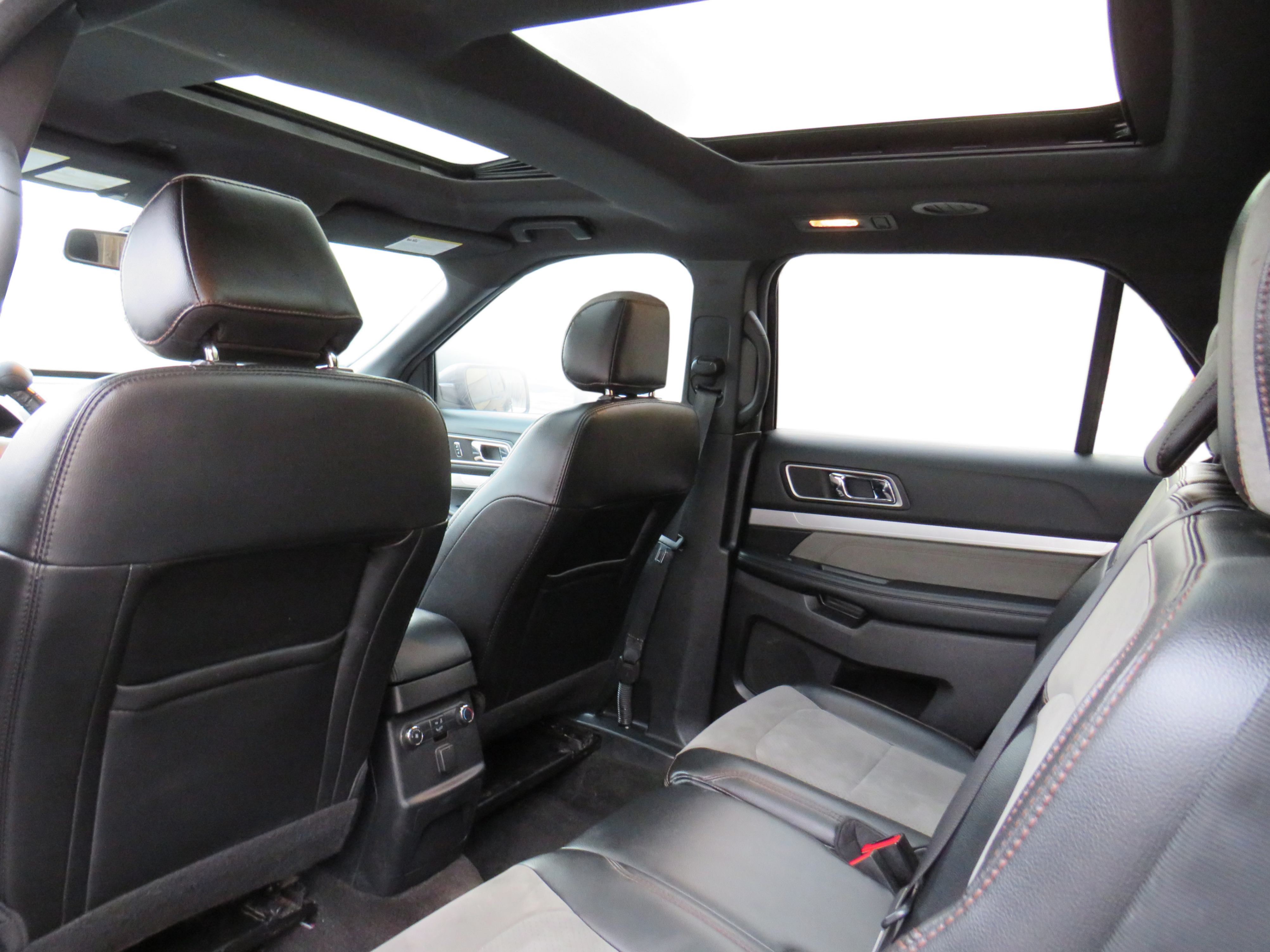 /laautomotive/2017-Ford-Explorer-2878183487431085.jpg