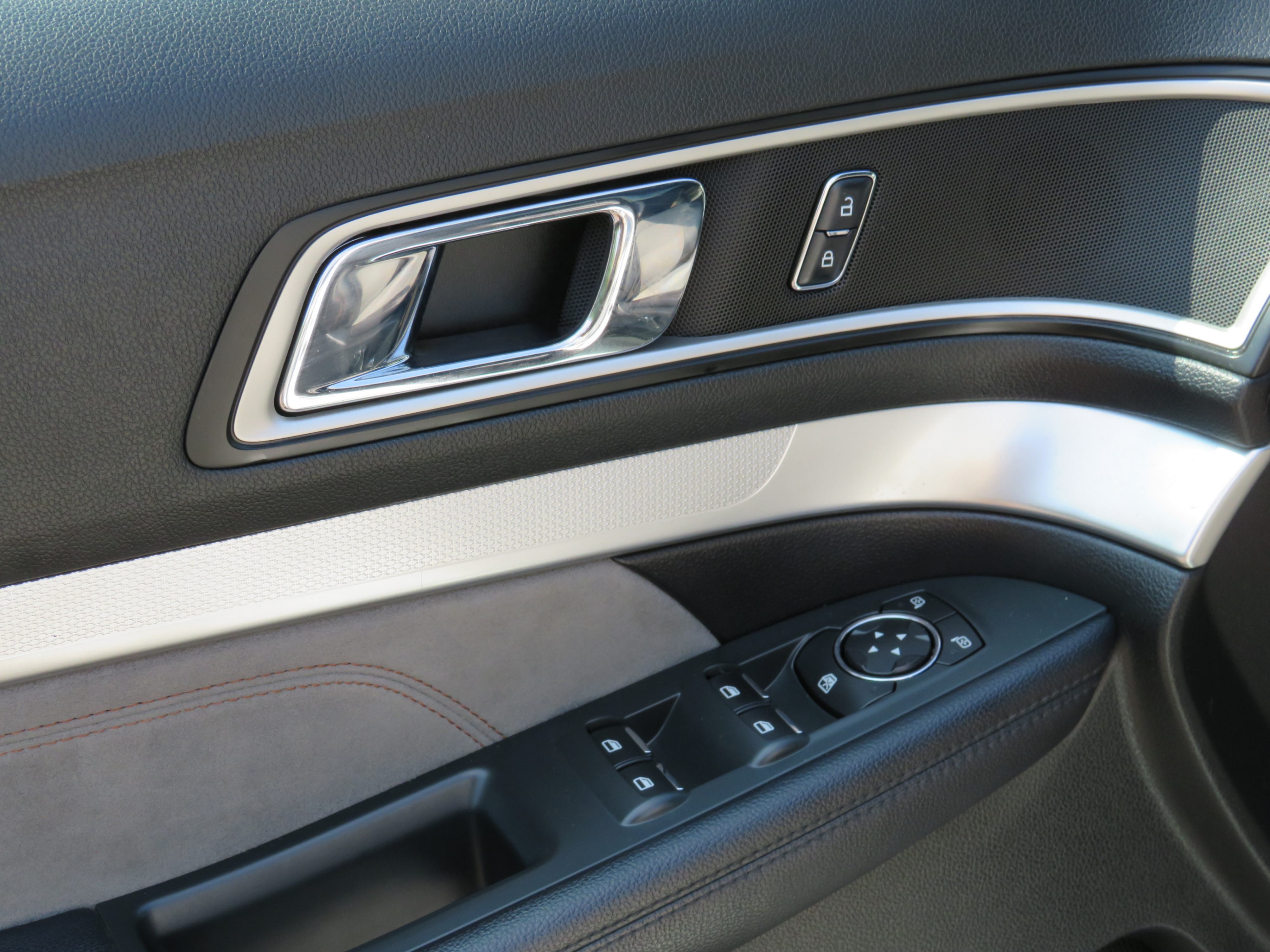 /laautomotive/2017-Ford-Explorer-8029291542245798.jpg
