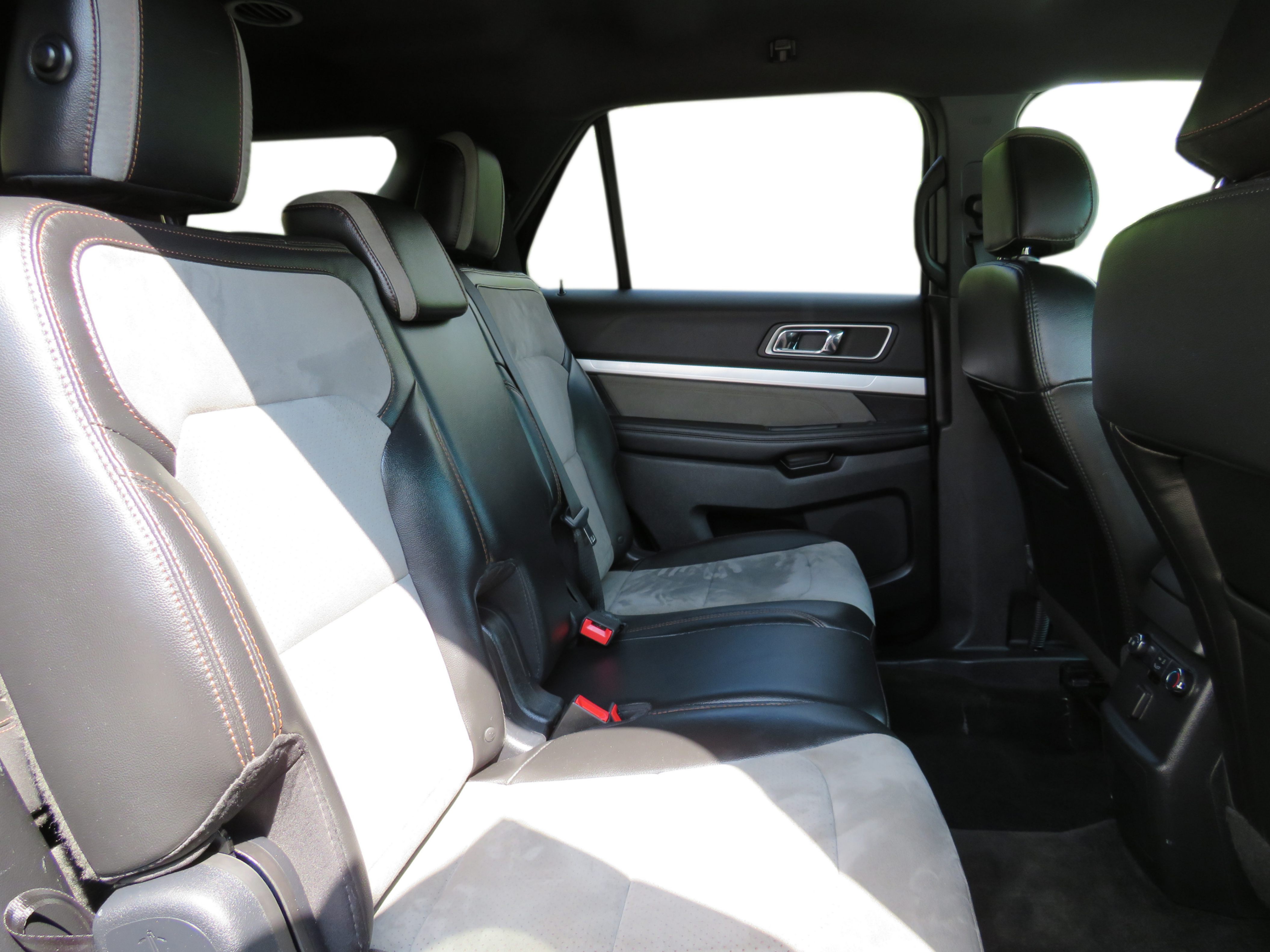 /laautomotive/2017-Ford-Explorer-8469987846359213.jpg