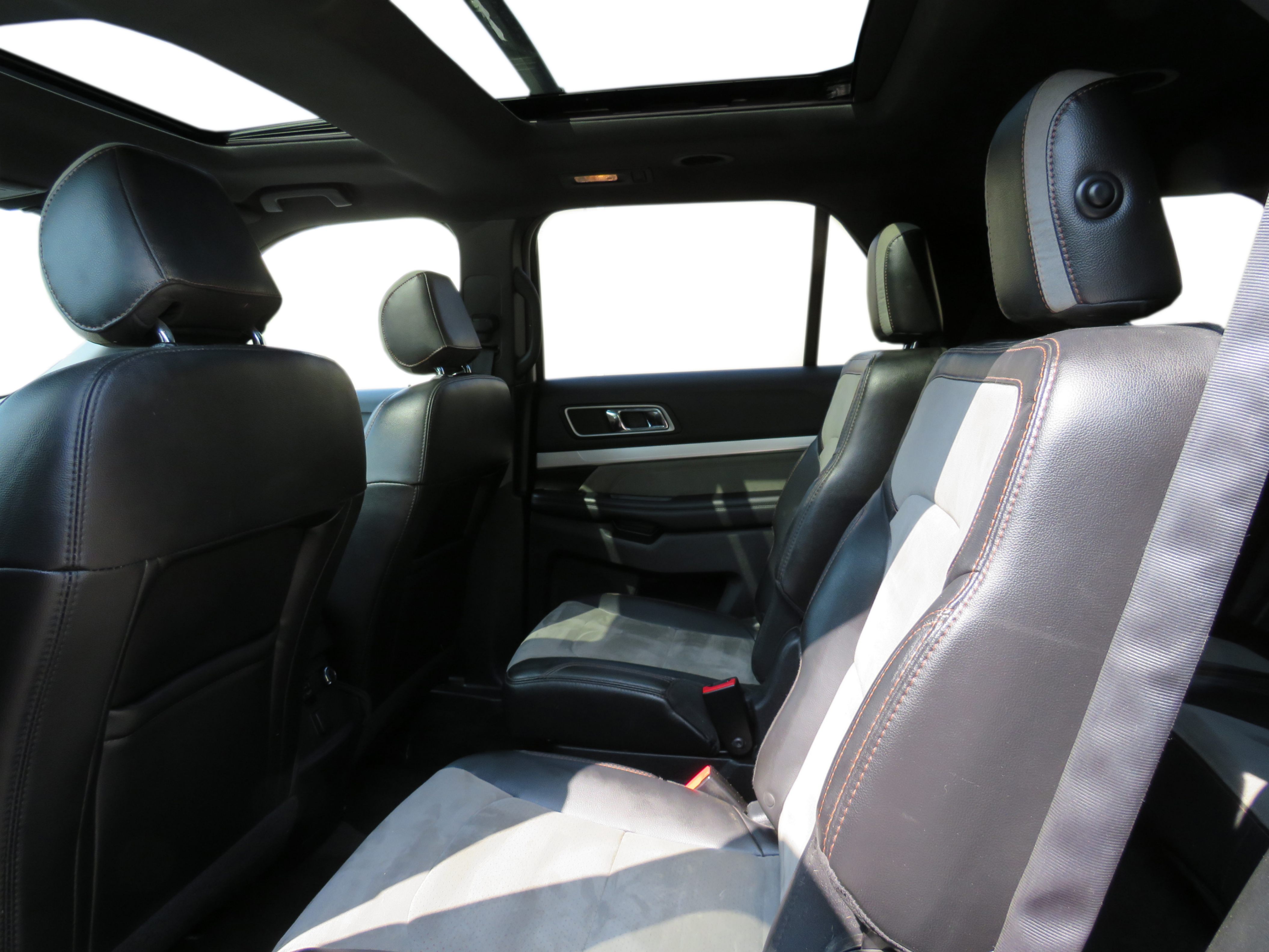 /laautomotive/2017-Ford-Explorer-8832277733138438.jpg