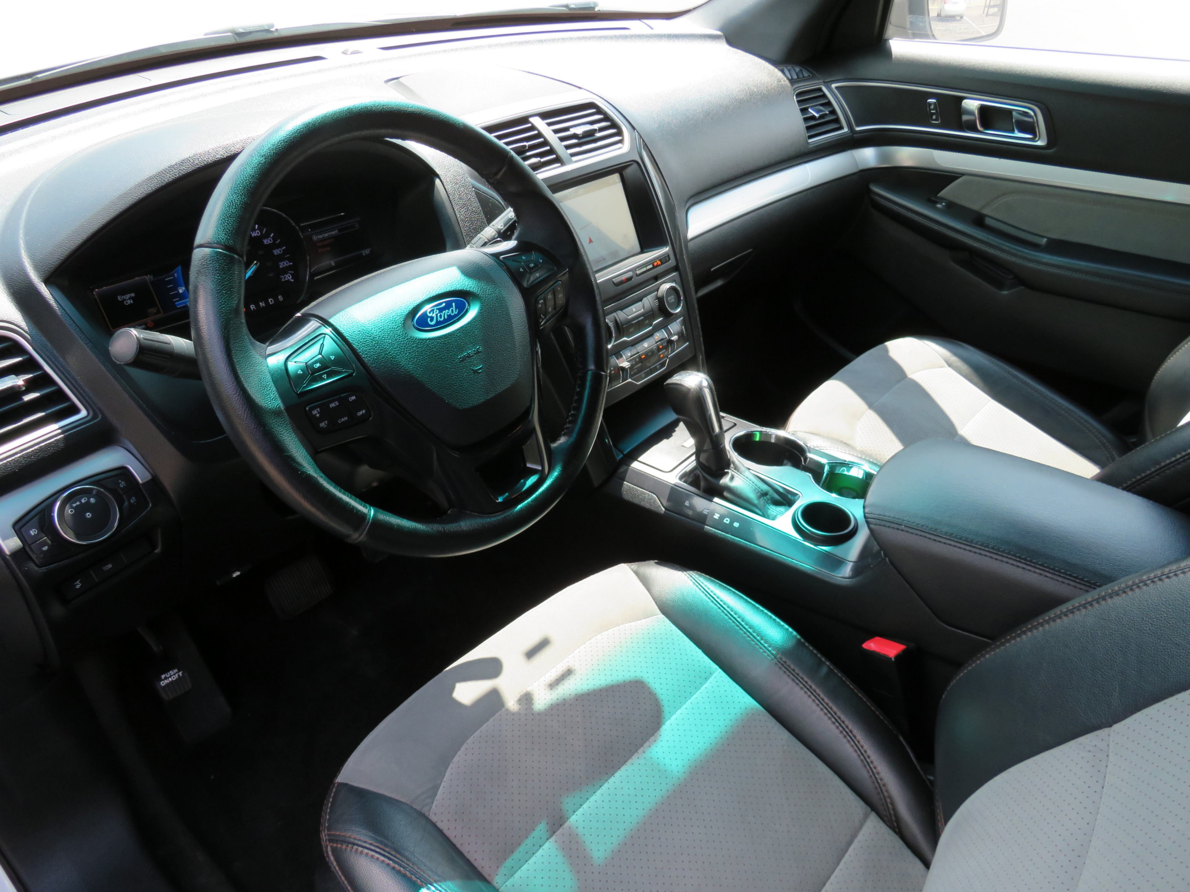 /laautomotive/2017-Ford-Explorer-9752587499316623.jpg