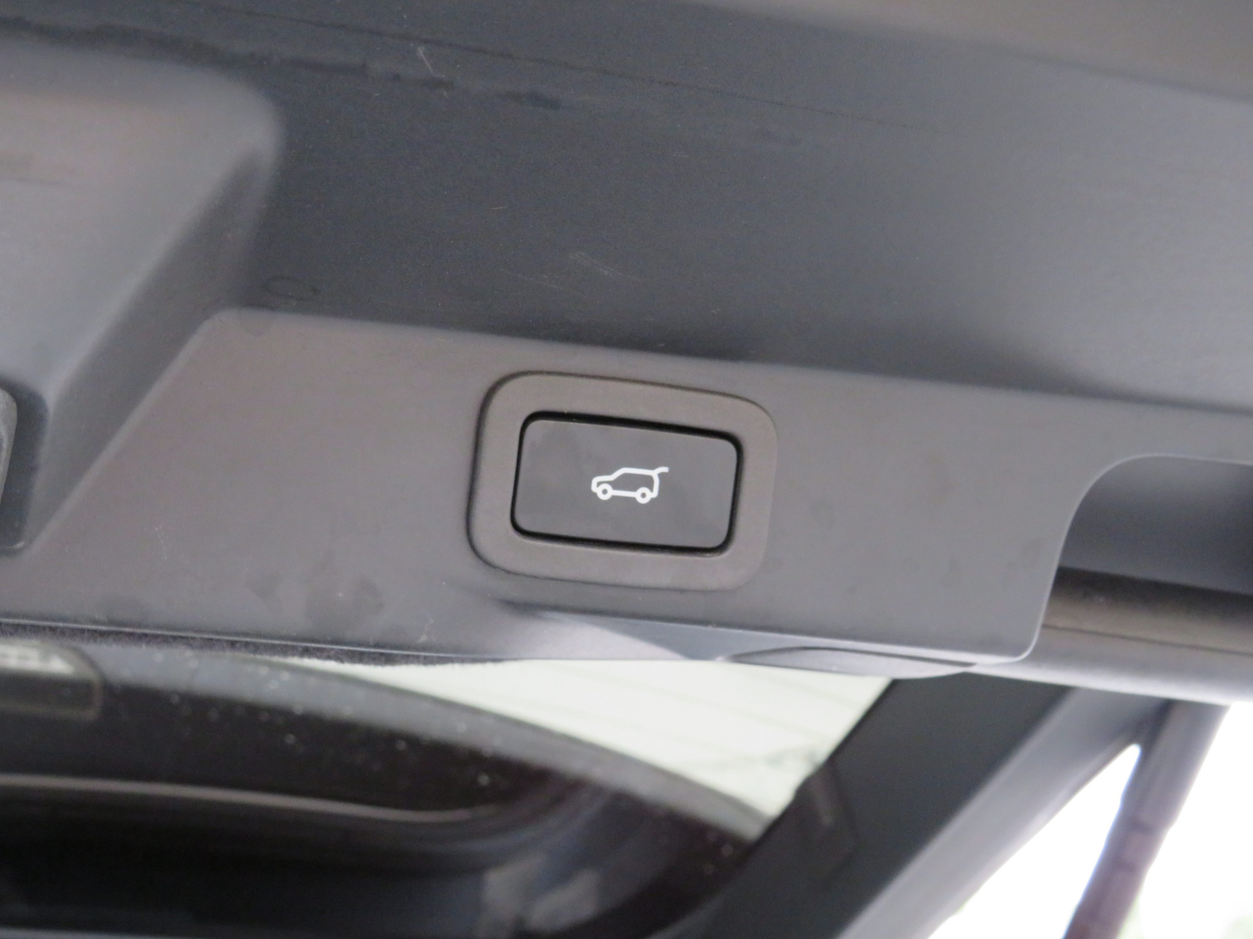 /laautomotive/2017-LandRover-RangeRover-6171286739377937.jpg