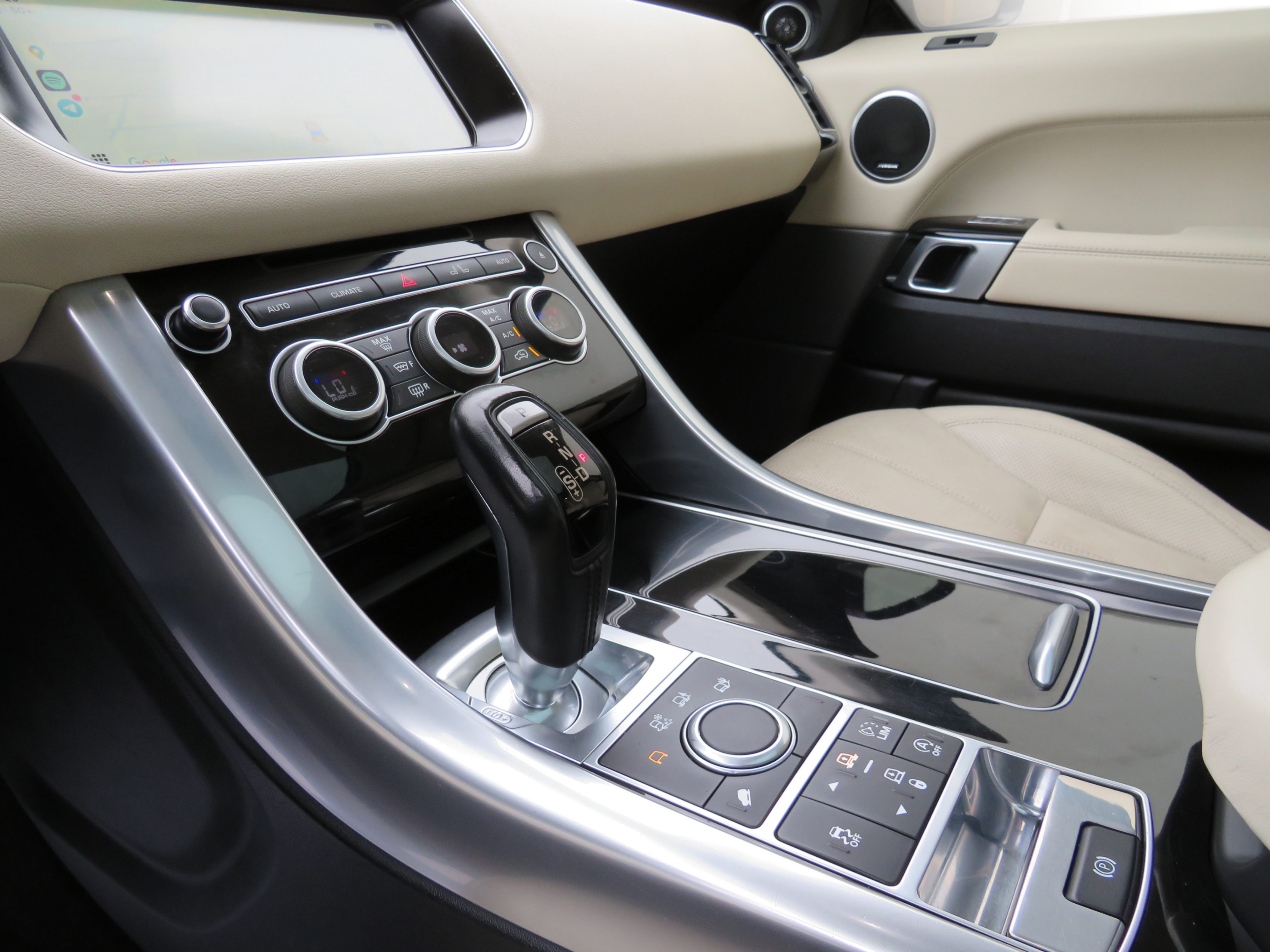 /laautomotive/2017-LandRover-RangeRover-7593780329372493.jpg