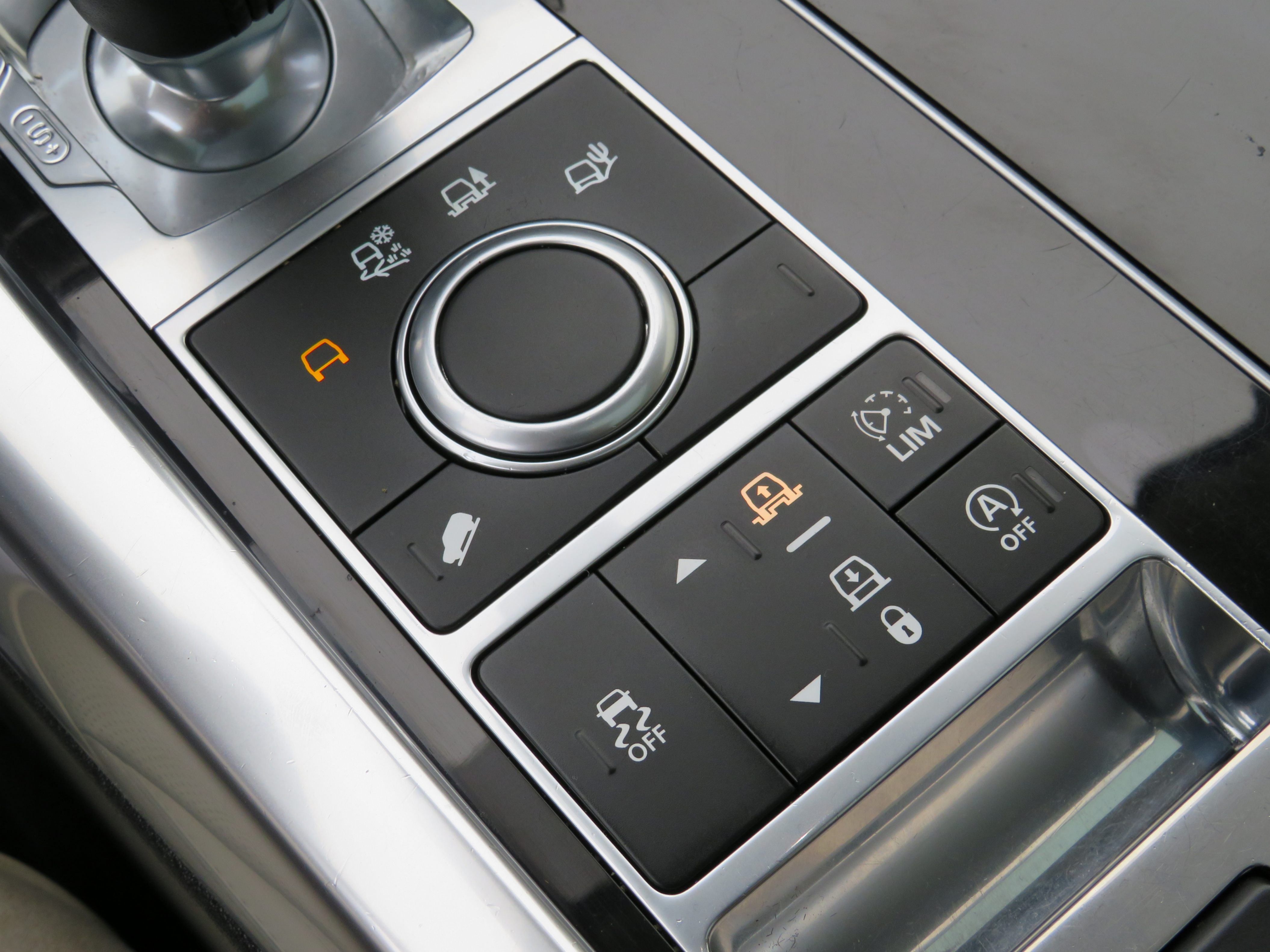 /laautomotive/2017-LandRover-RangeRover-9684734511894721.jpg