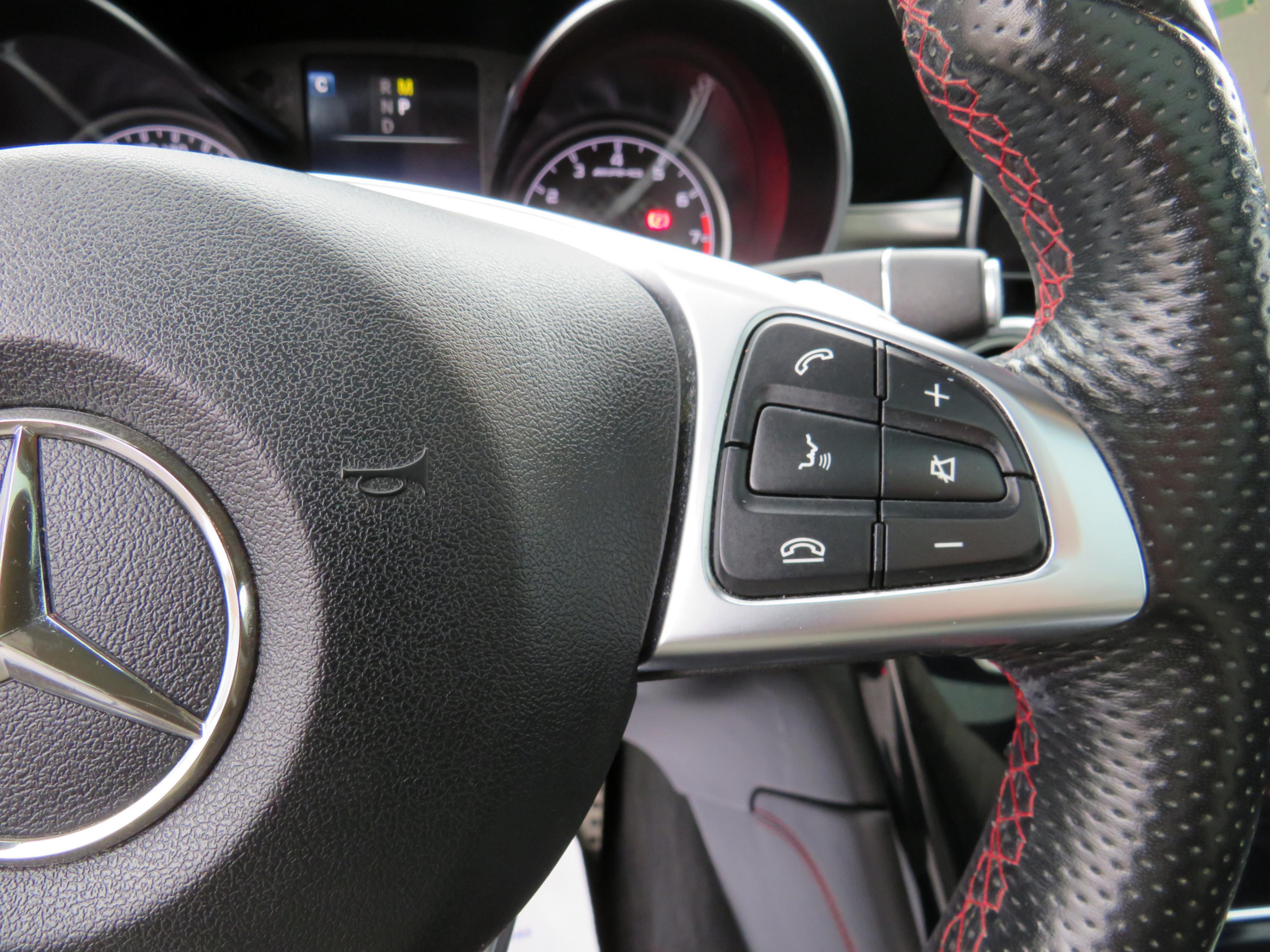 /laautomotive/2017-Mercedes-Benz-GLC-class-15637547472938285.jpg
