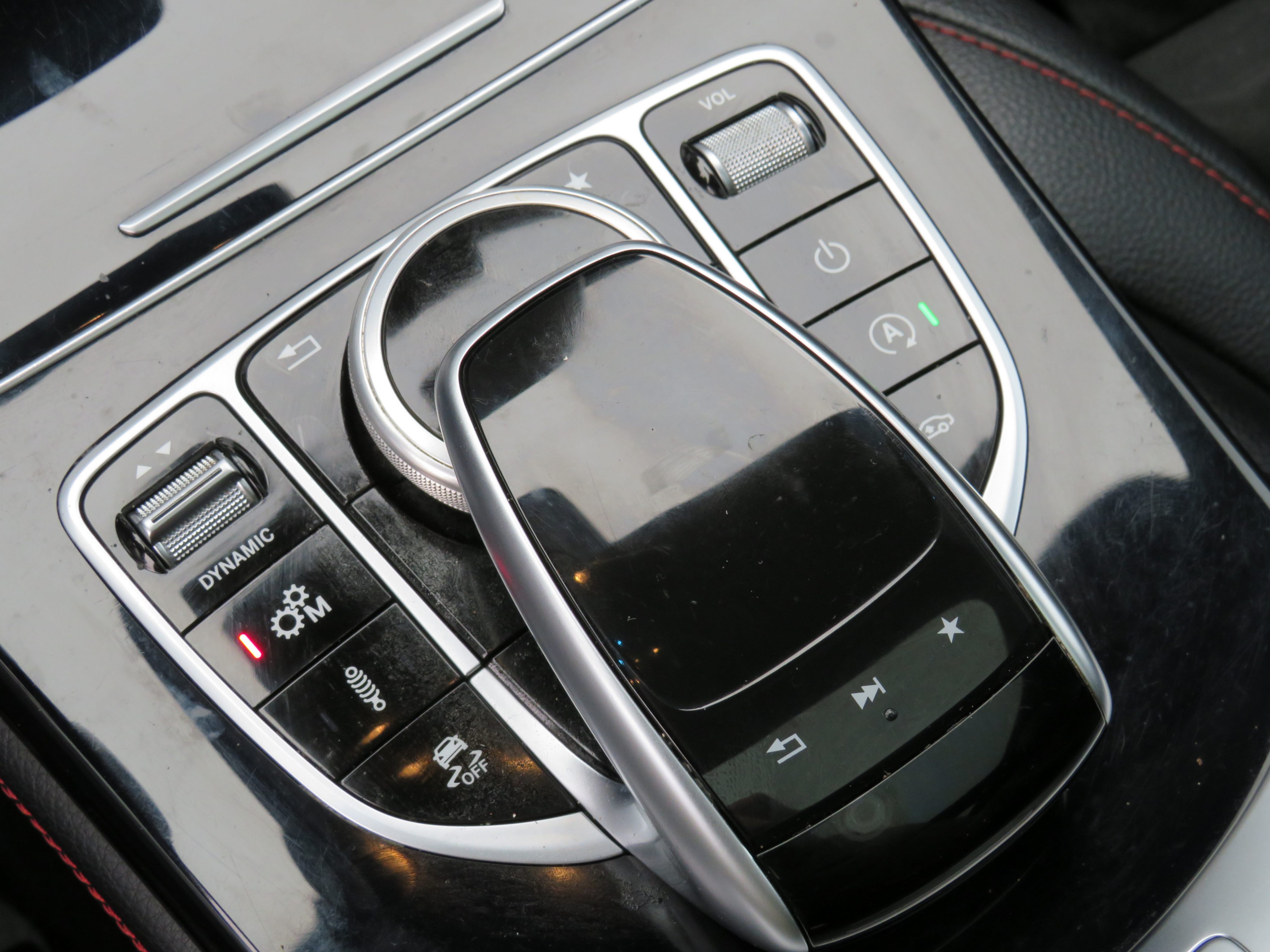 /laautomotive/2017-Mercedes-Benz-GLC-class-20327065329973504.jpg