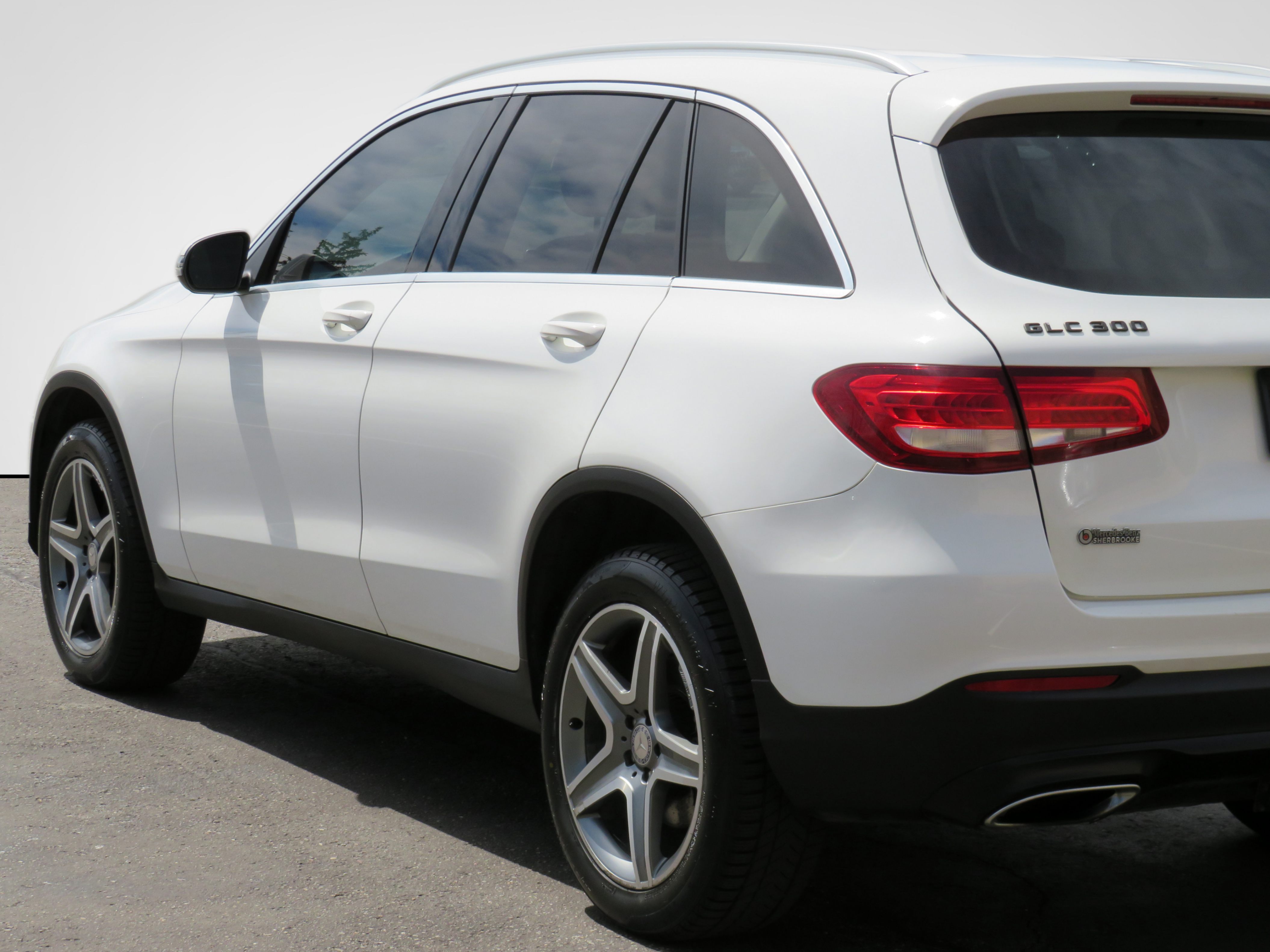/laautomotive/2017-Mercedes-Benz-GLC-class-23318379512631515.jpg