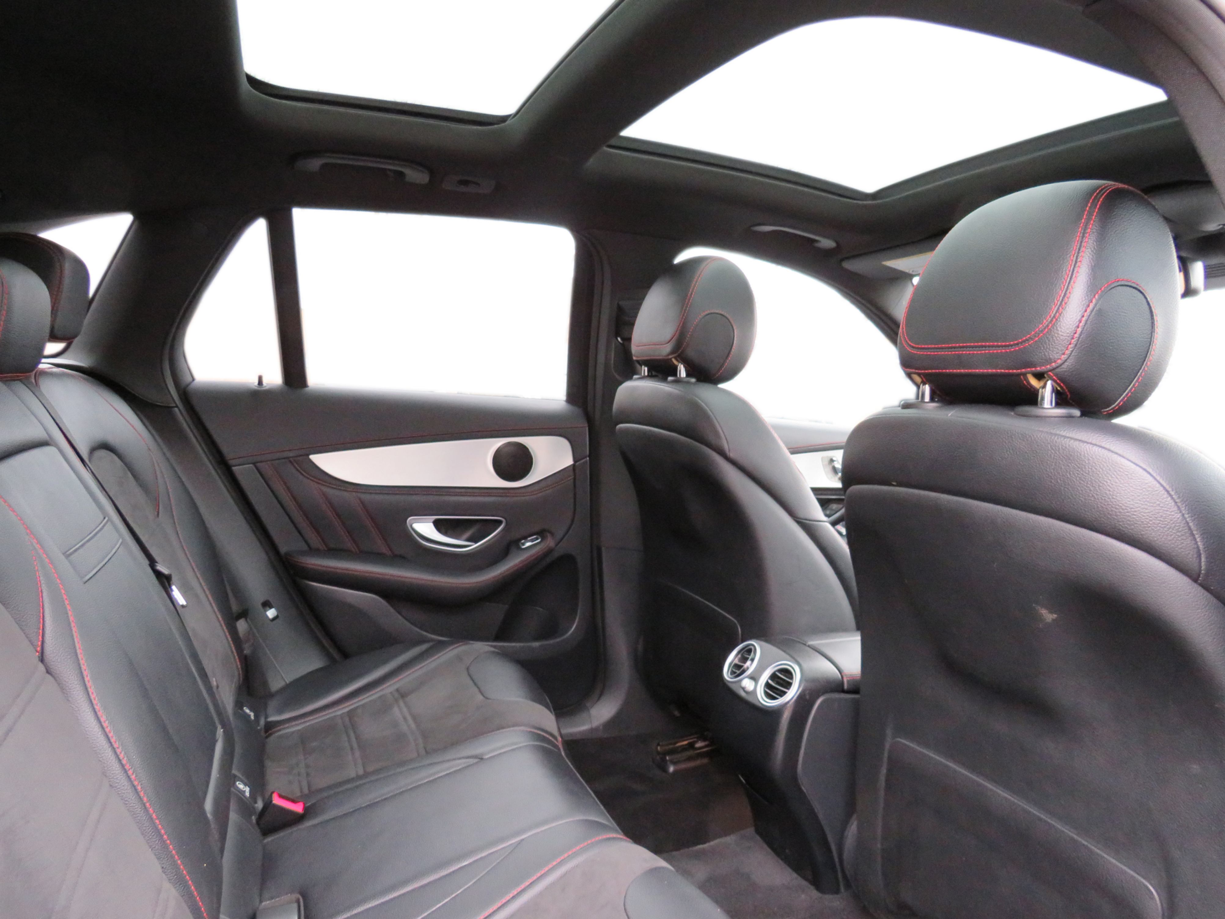 /laautomotive/2017-Mercedes-Benz-GLC-class-2755834267612276.jpg