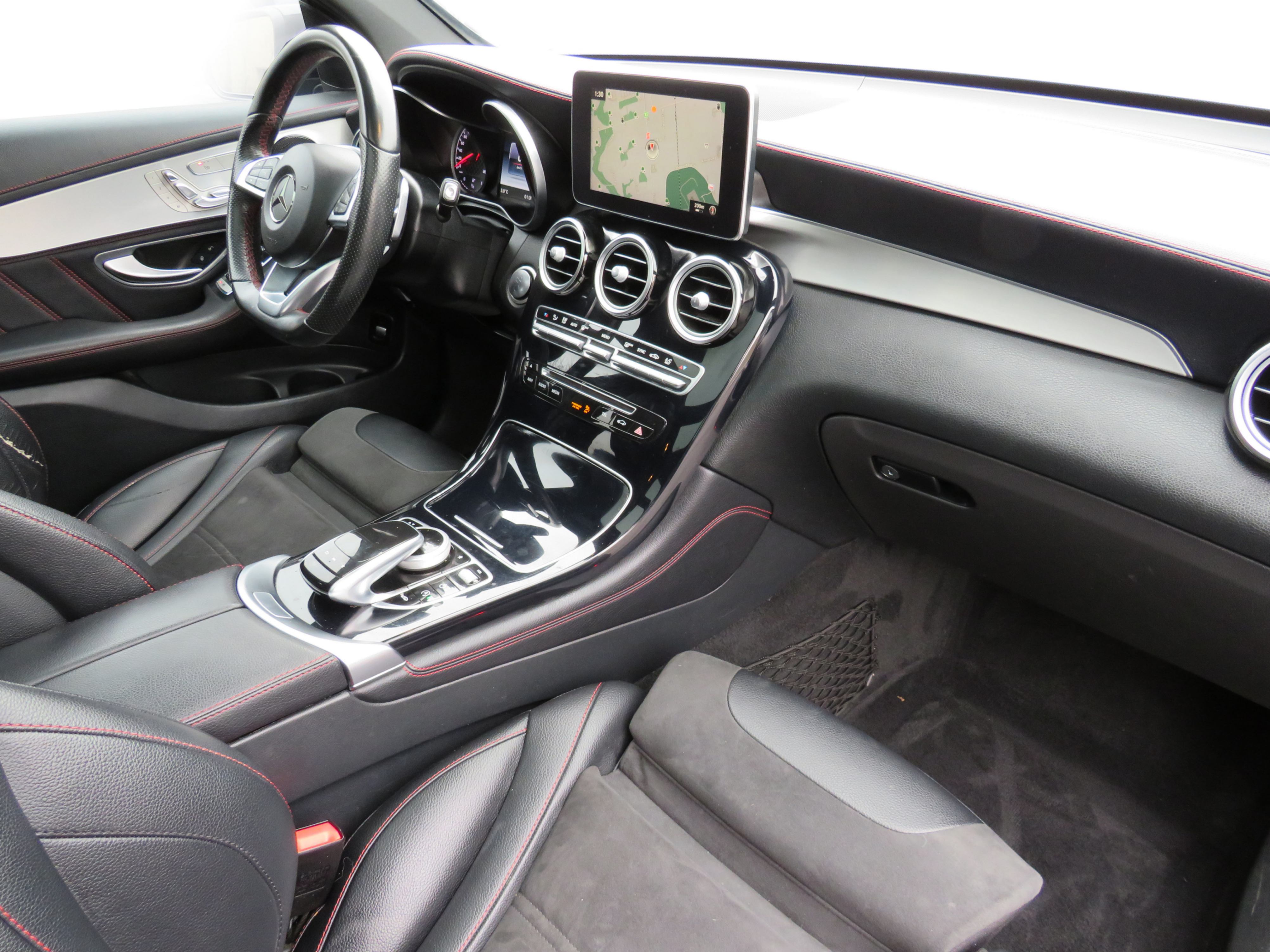 /laautomotive/2017-Mercedes-Benz-GLC-class-42404758496809203.jpg