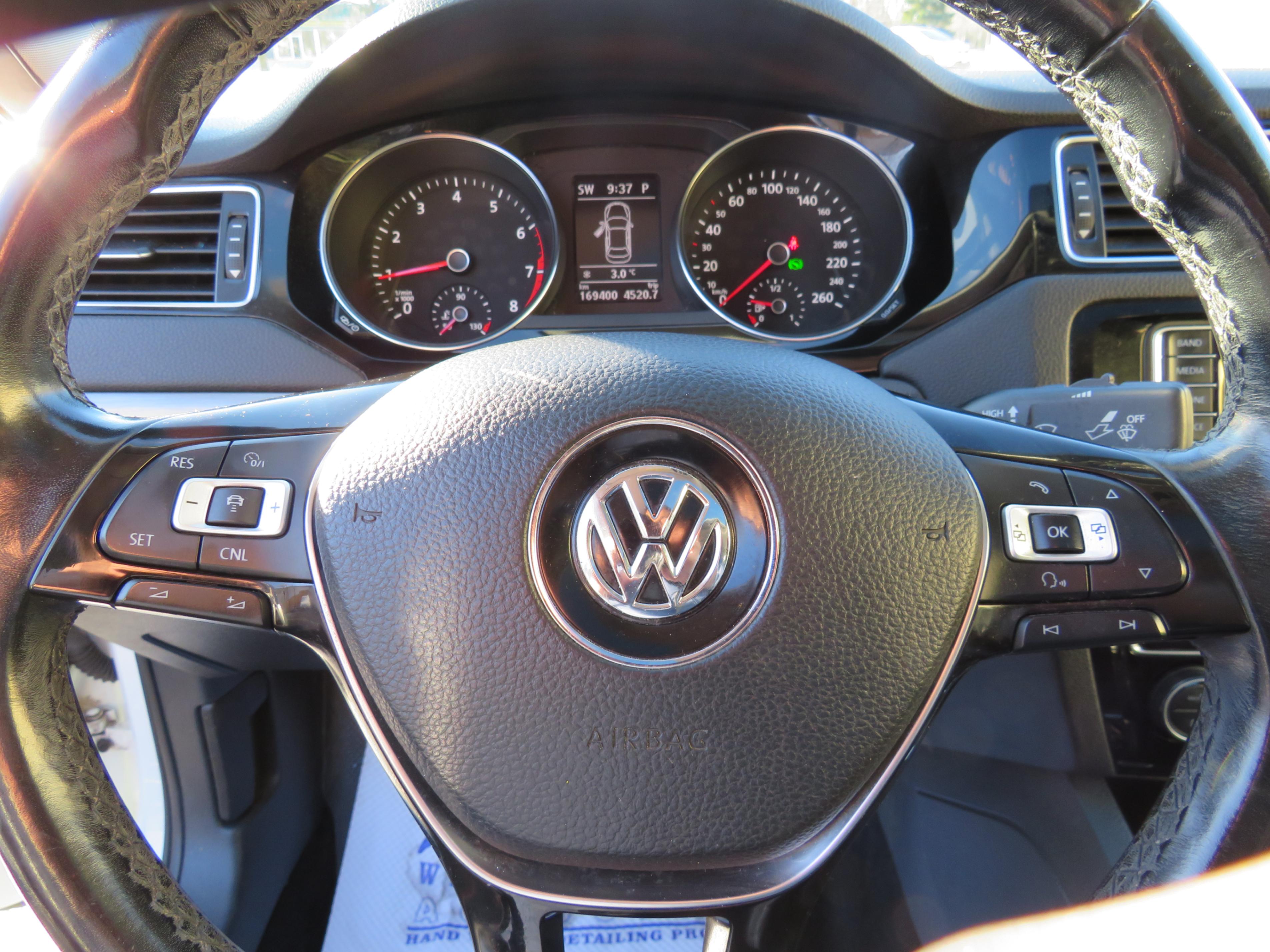 /laautomotive/2017-Volkswagen-Jetta-12648637590660772.jpg