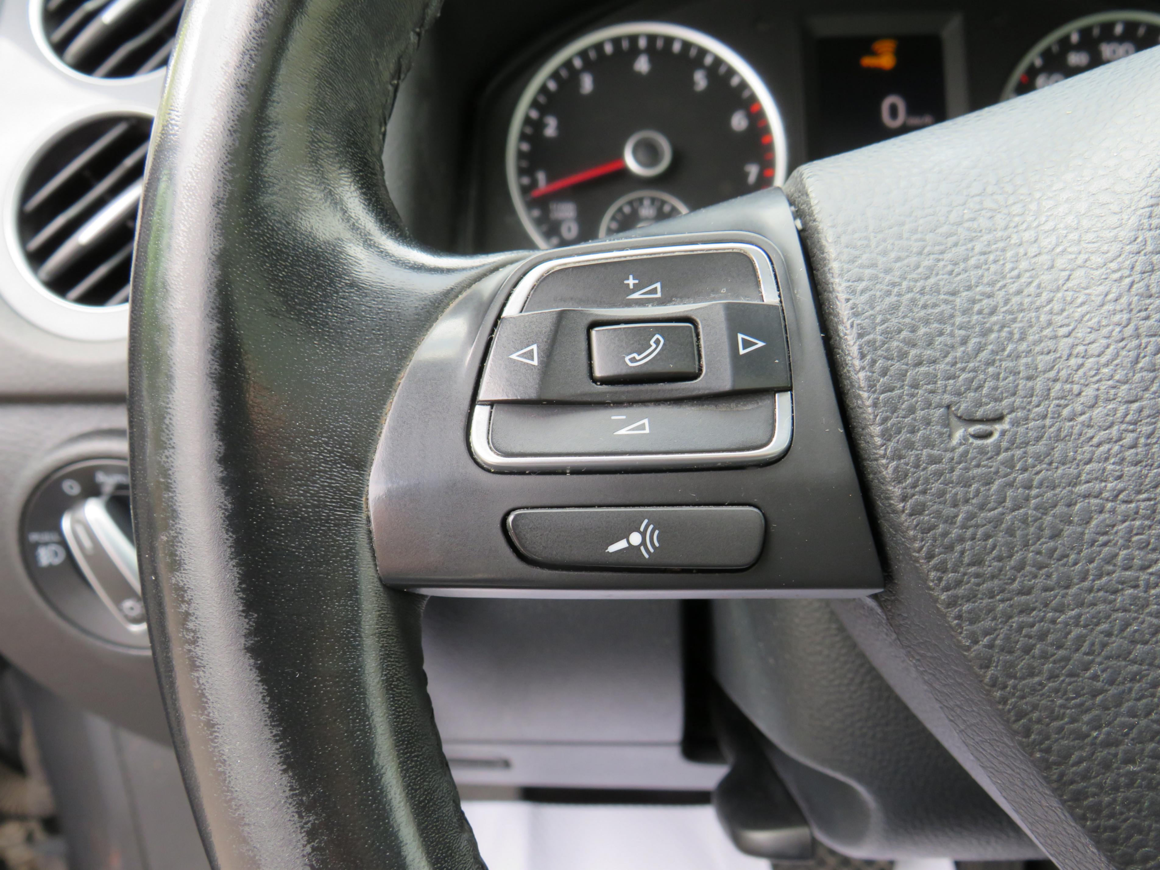 /laautomotive/2017-Volkswagen-Tiguan-739599348189377.jpg