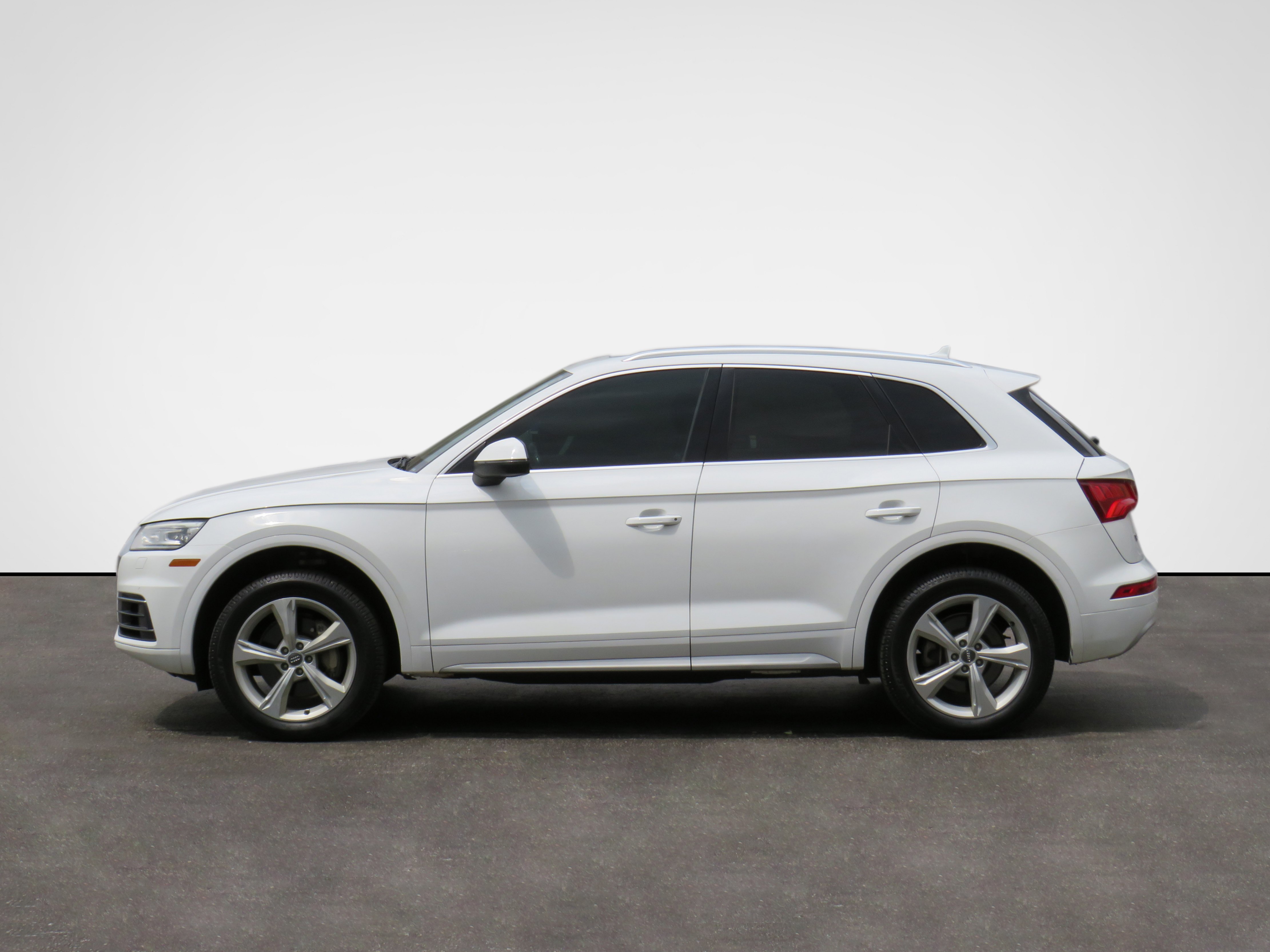 /laautomotive/2018-Audi-Q5-15509097351958023.jpg