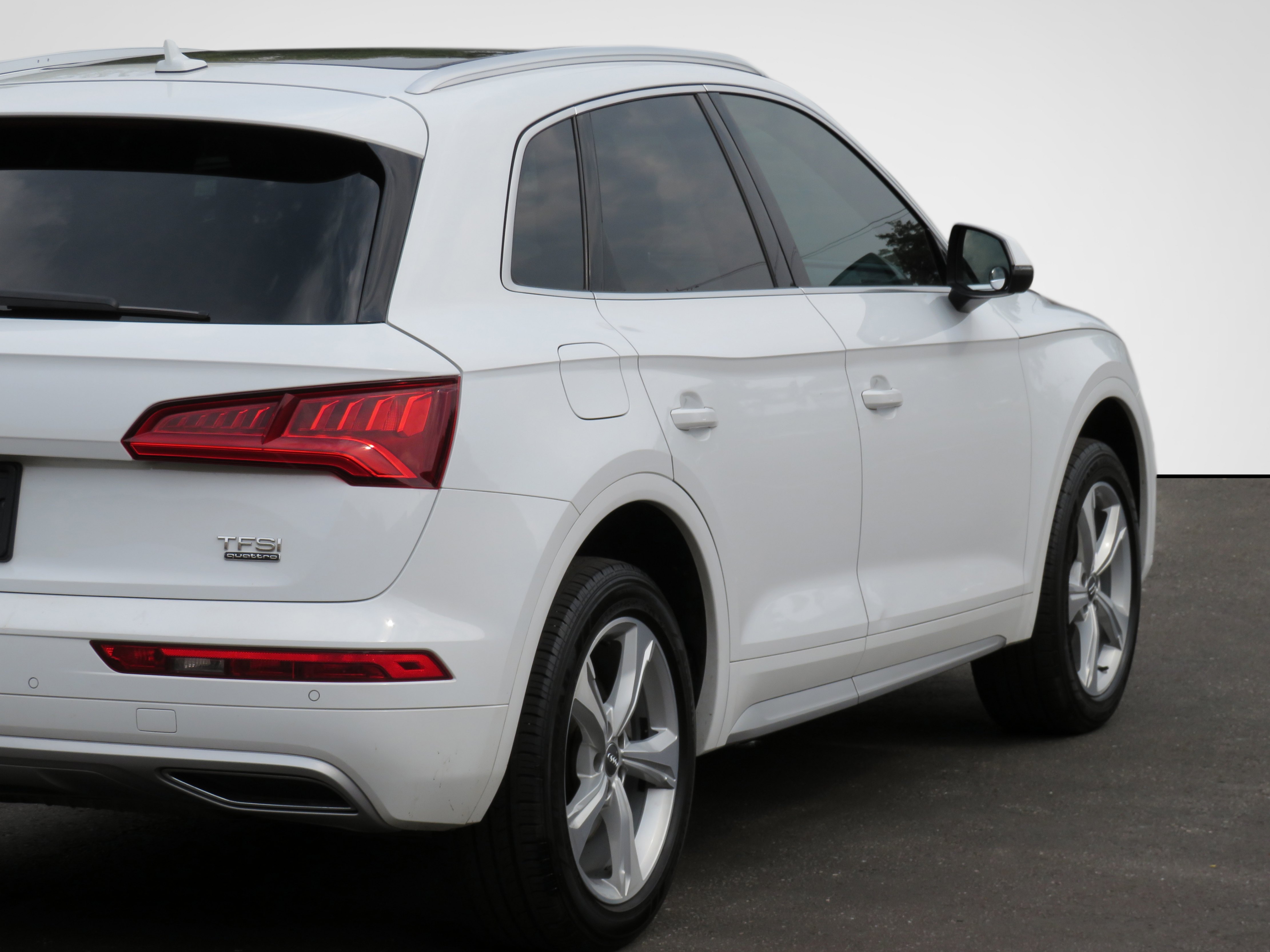 /laautomotive/2018-Audi-Q5-22081501096532374.jpg