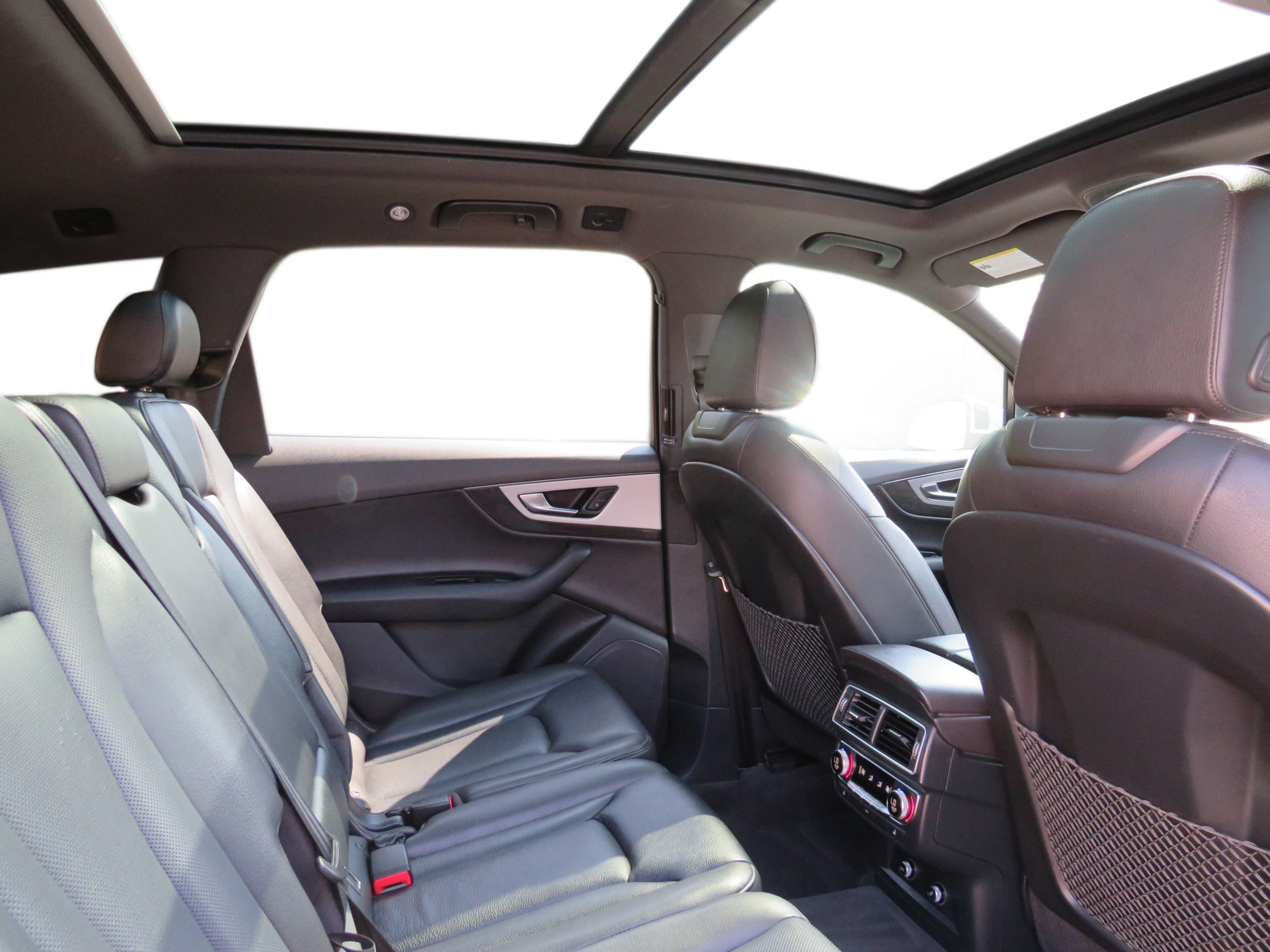 /laautomotive/2018-Audi-Q7-049959829491676766.jpg