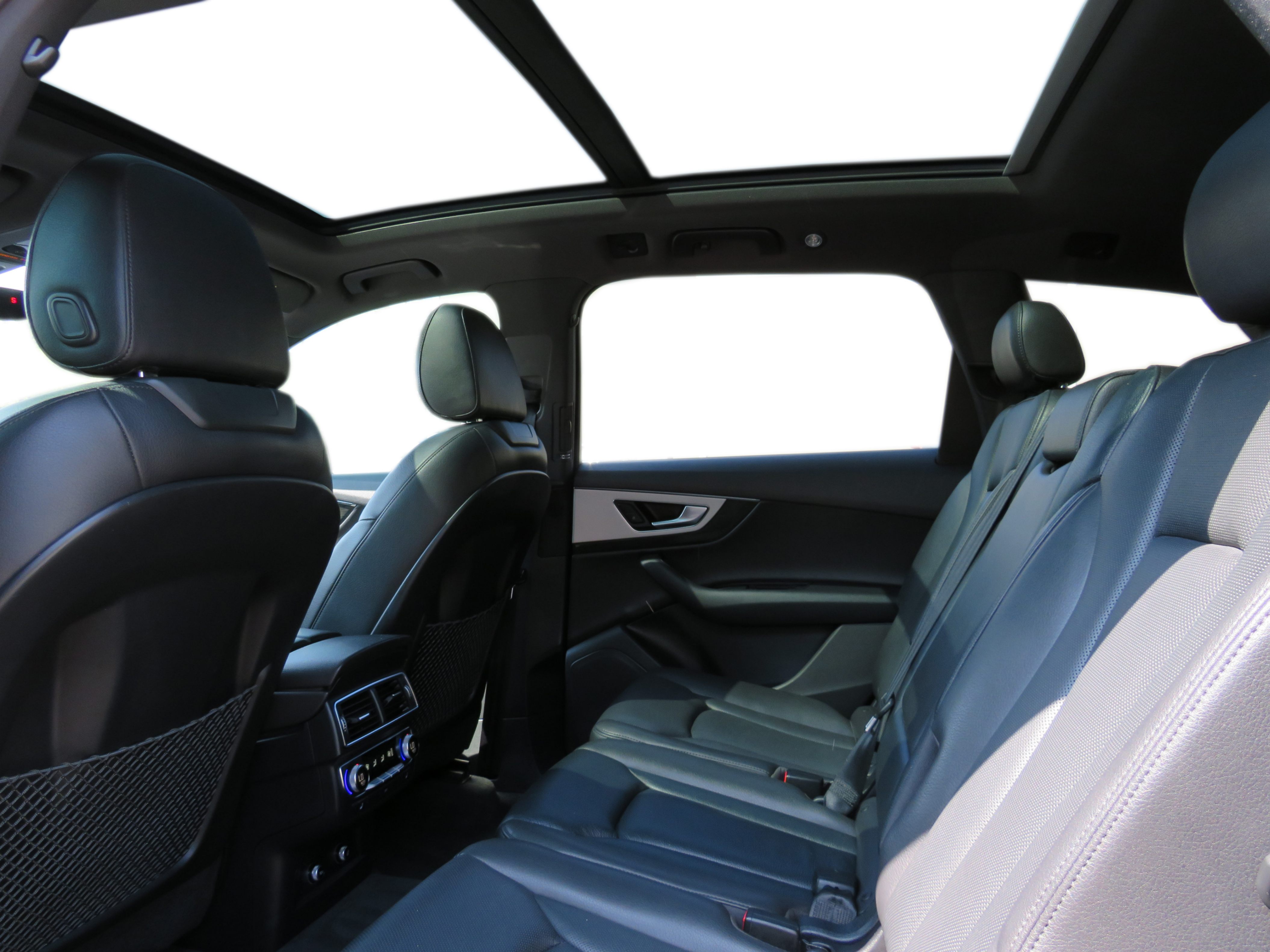 /laautomotive/2018-Audi-Q7-1292224979394614.jpg