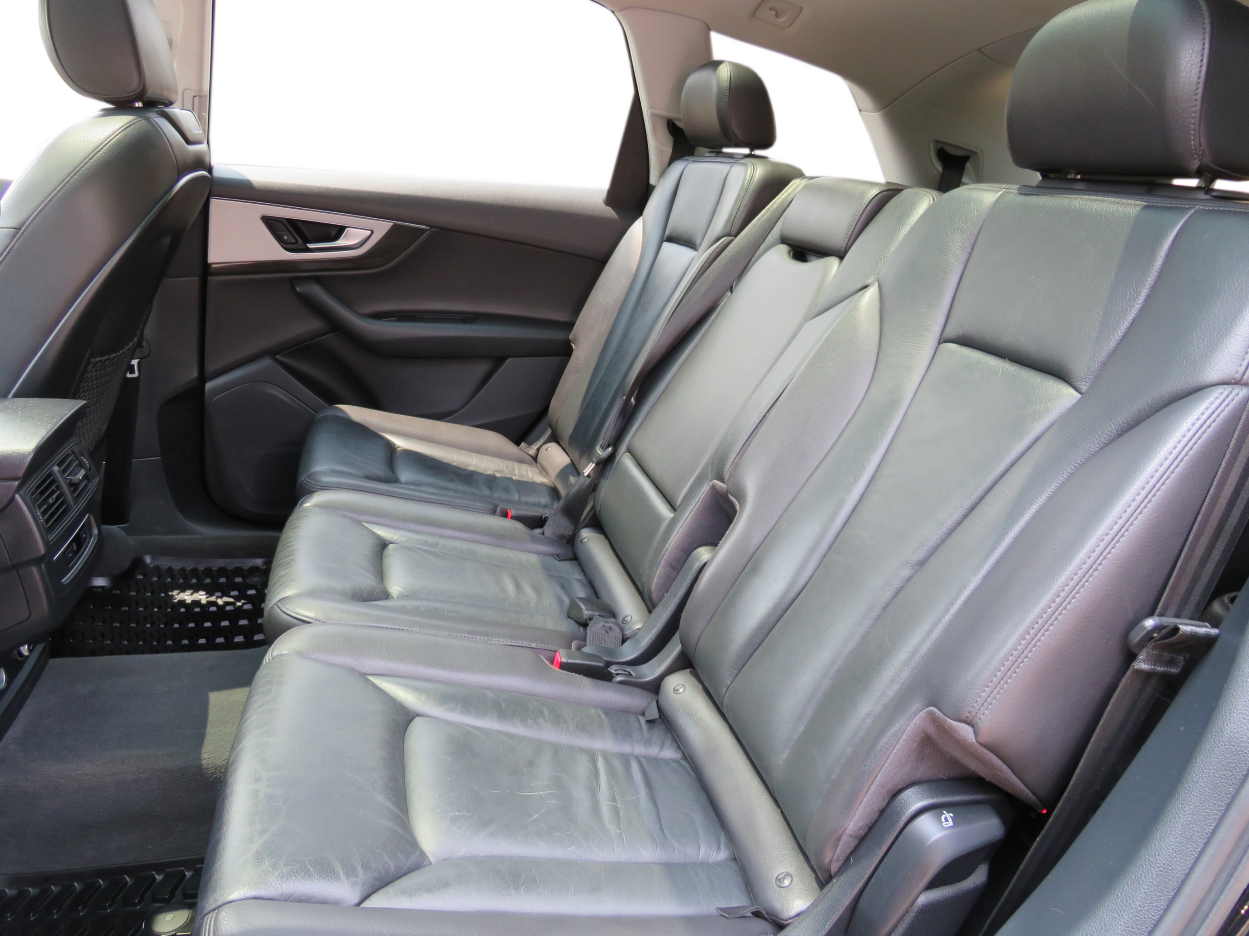 /laautomotive/2018-Audi-Q7-15781224417778805.jpg
