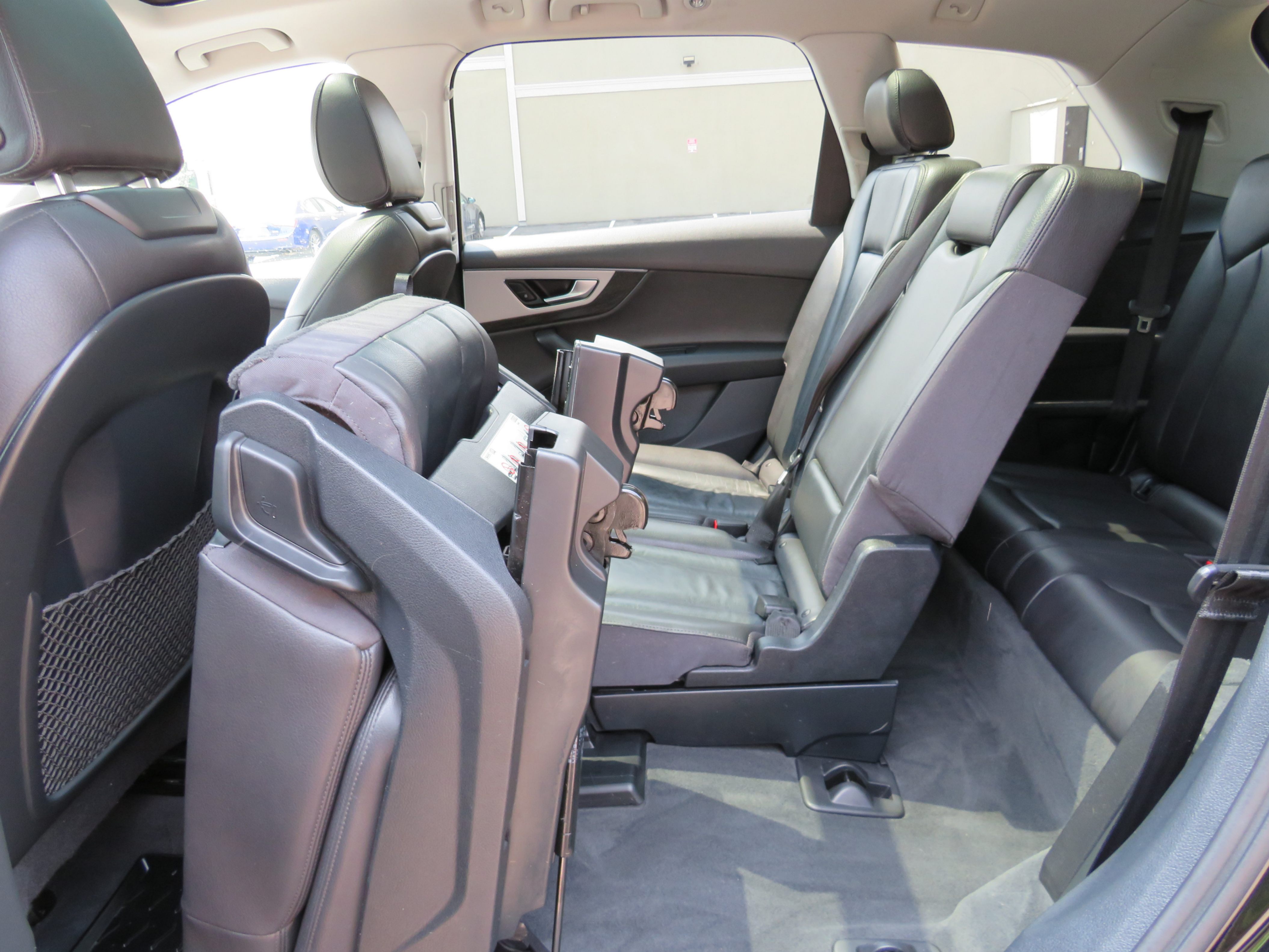 /laautomotive/2018-Audi-Q7-1676092757125578.jpg