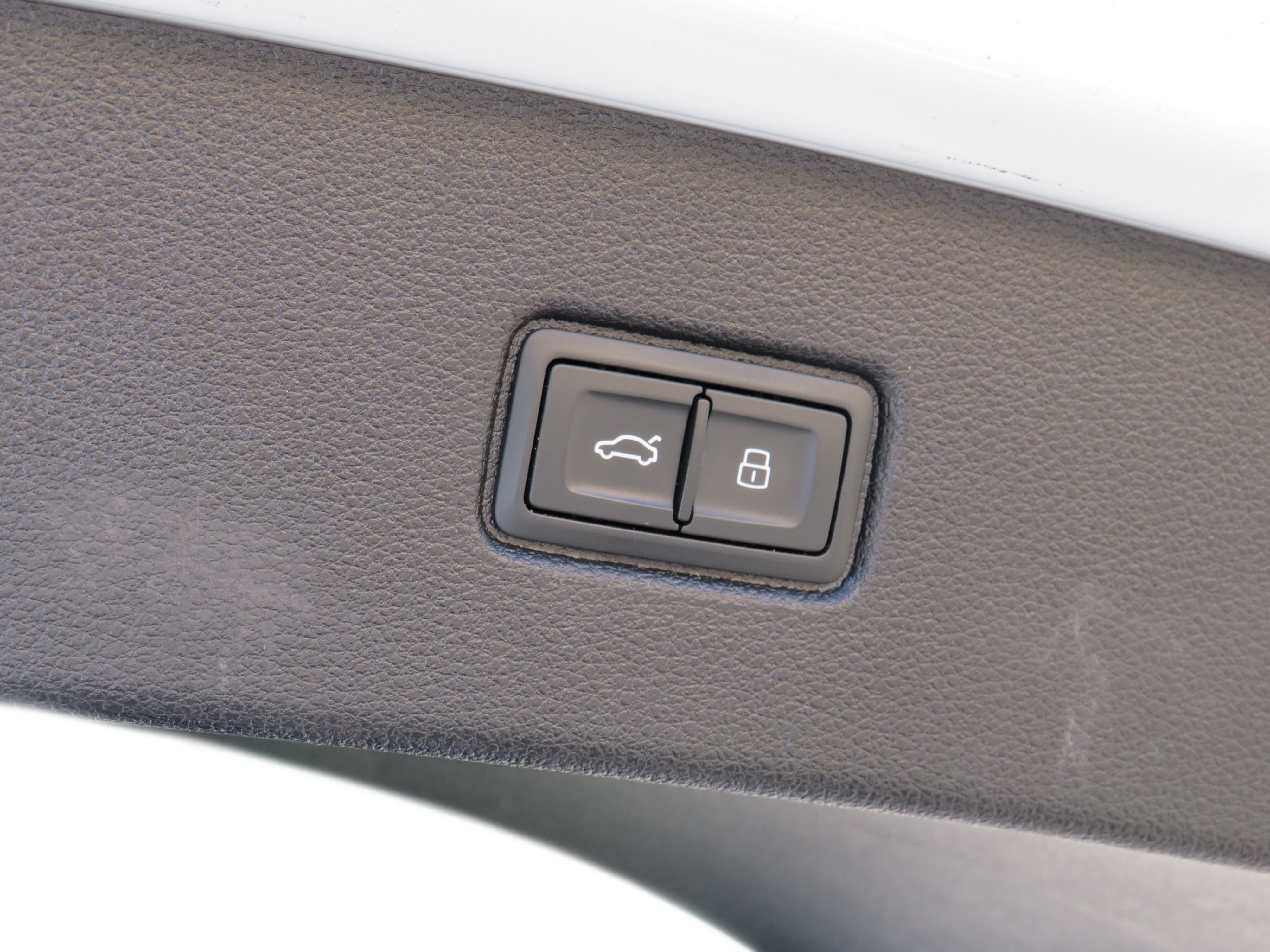 /laautomotive/2018-Audi-Q7-41784205491152737.jpg