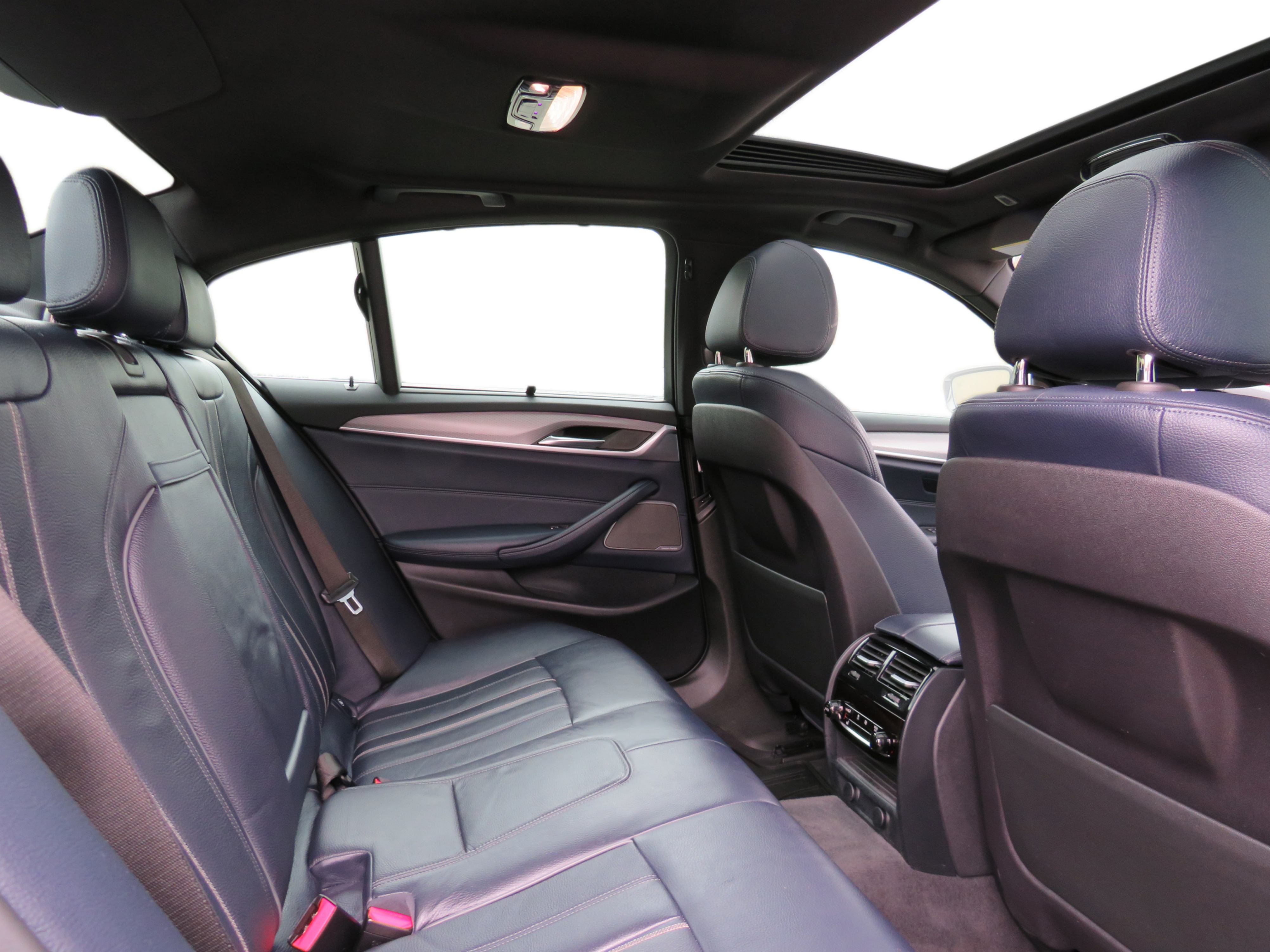 /laautomotive/2018-BMW-5-Series-40211328058813267.jpg