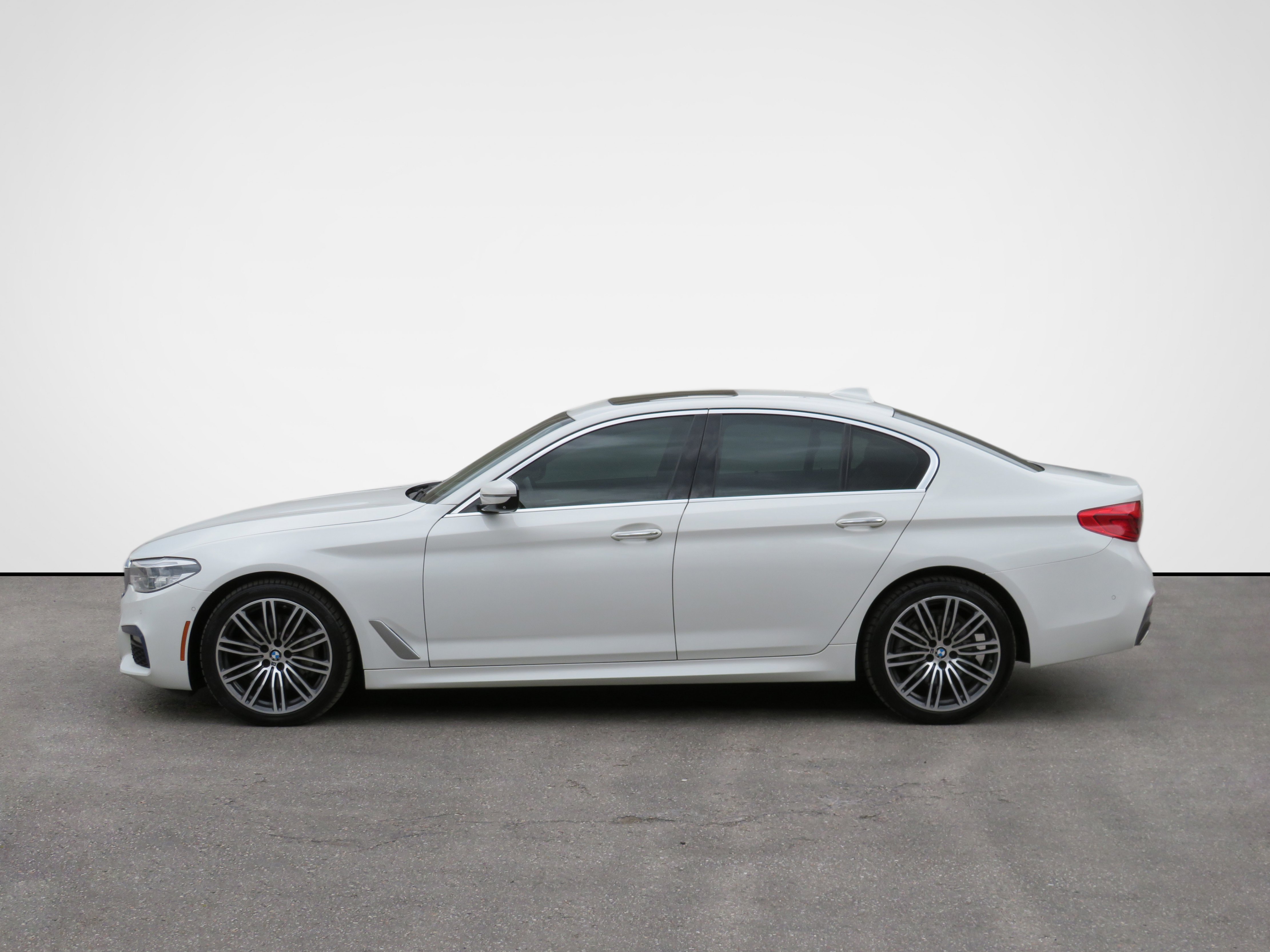 /laautomotive/2018-BMW-5-Series-4283799547508187.jpg