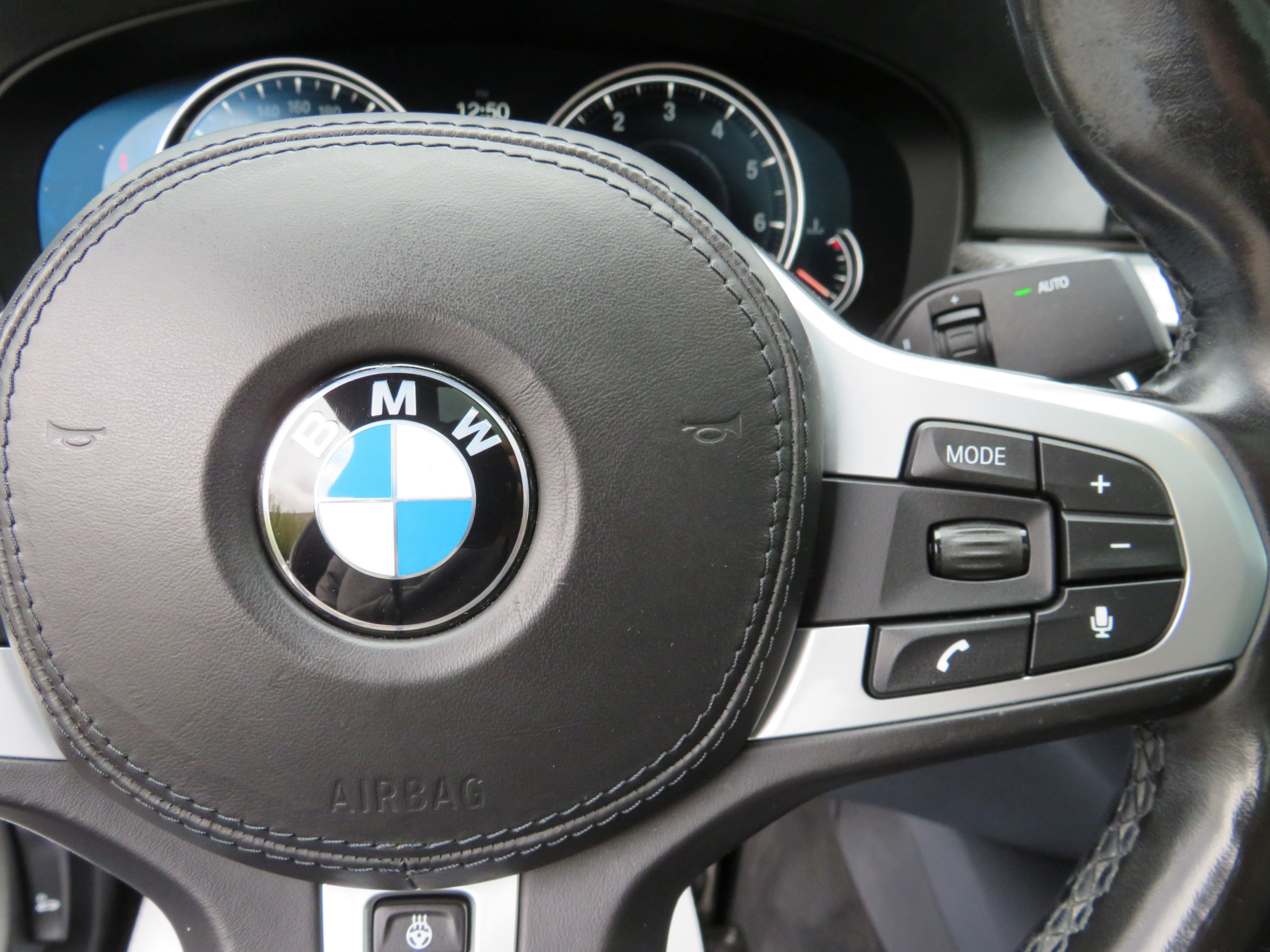 /laautomotive/2018-BMW-5-Series-5000324145452679.jpg