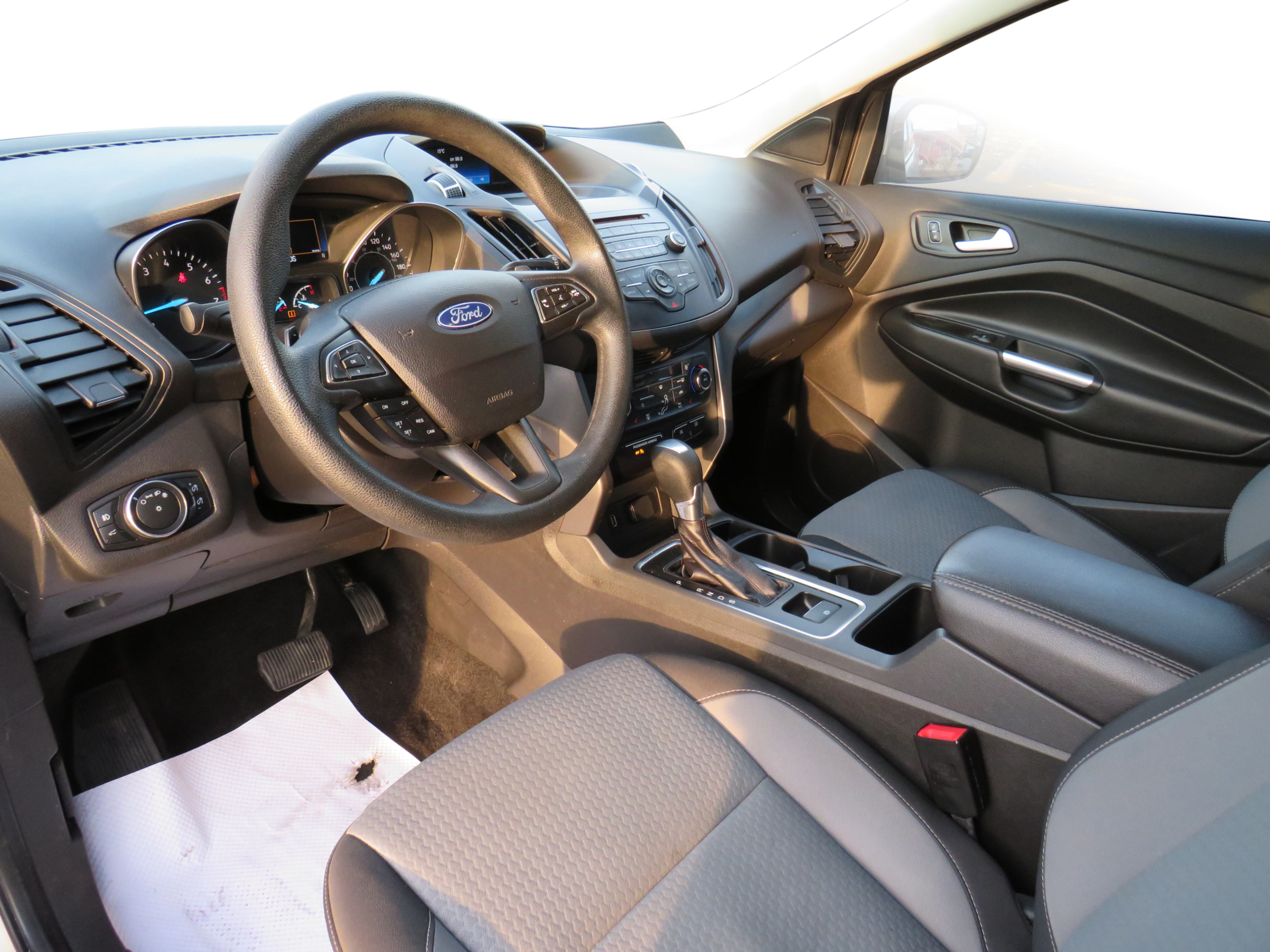 /laautomotive/2018-Ford-Escape-04281419087471394.jpg