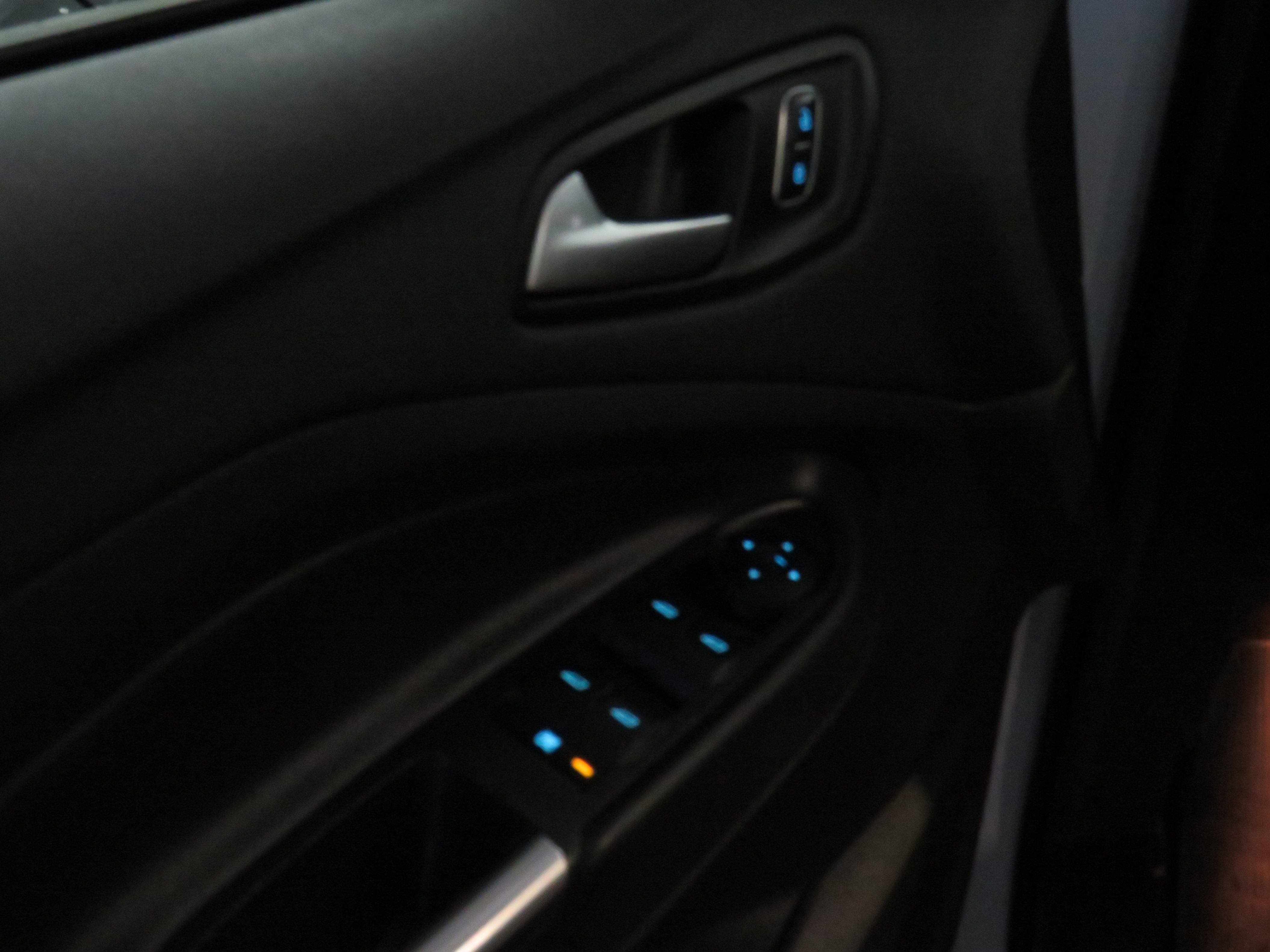/laautomotive/2018-Ford-Escape-17844256712749784.jpg