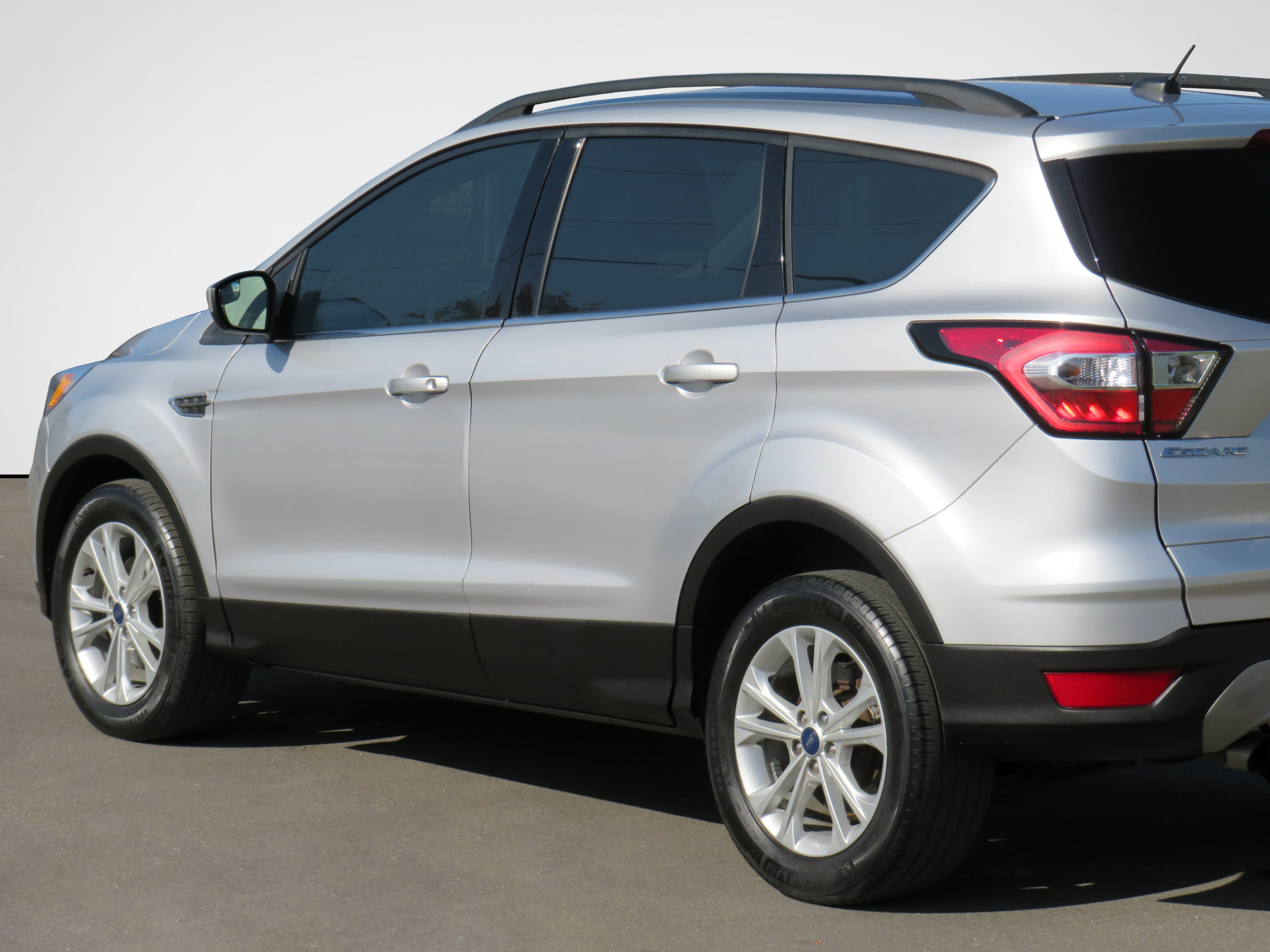 /laautomotive/2018-Ford-Escape-33388826804379423.jpg