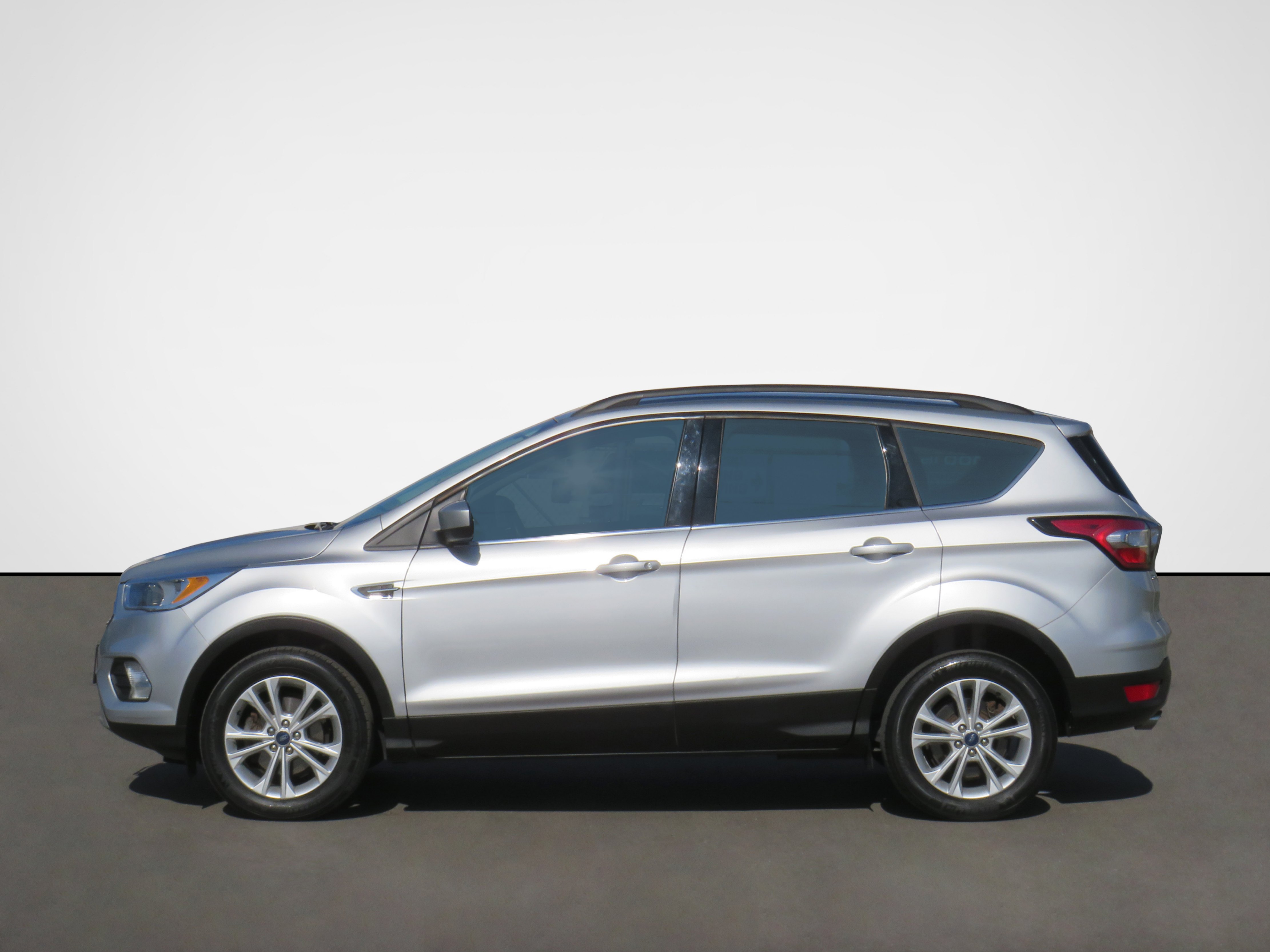 /laautomotive/2018-Ford-Escape-34603641018496445.jpg