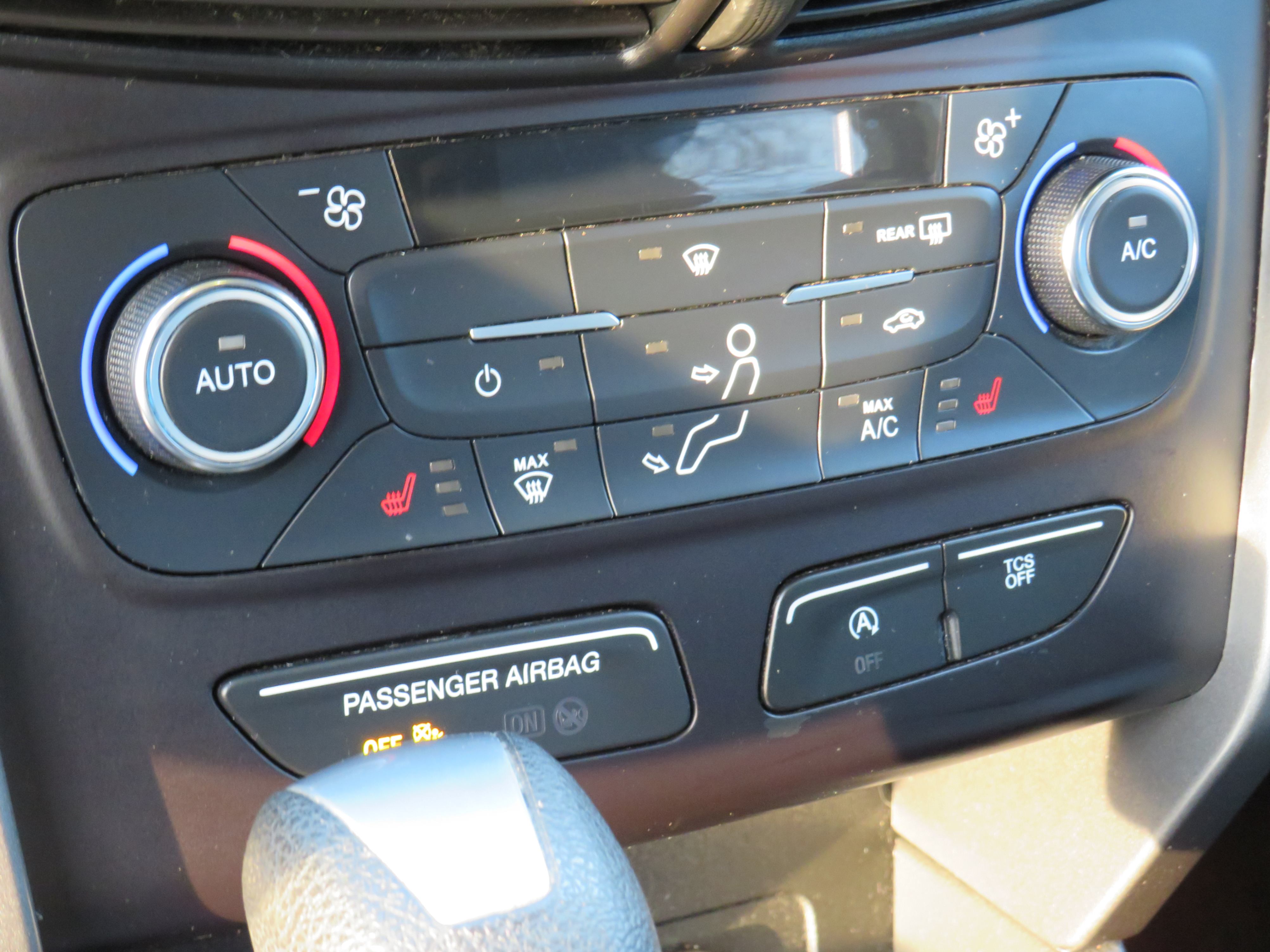 /laautomotive/2018-Ford-Escape-5550192076259672.jpg