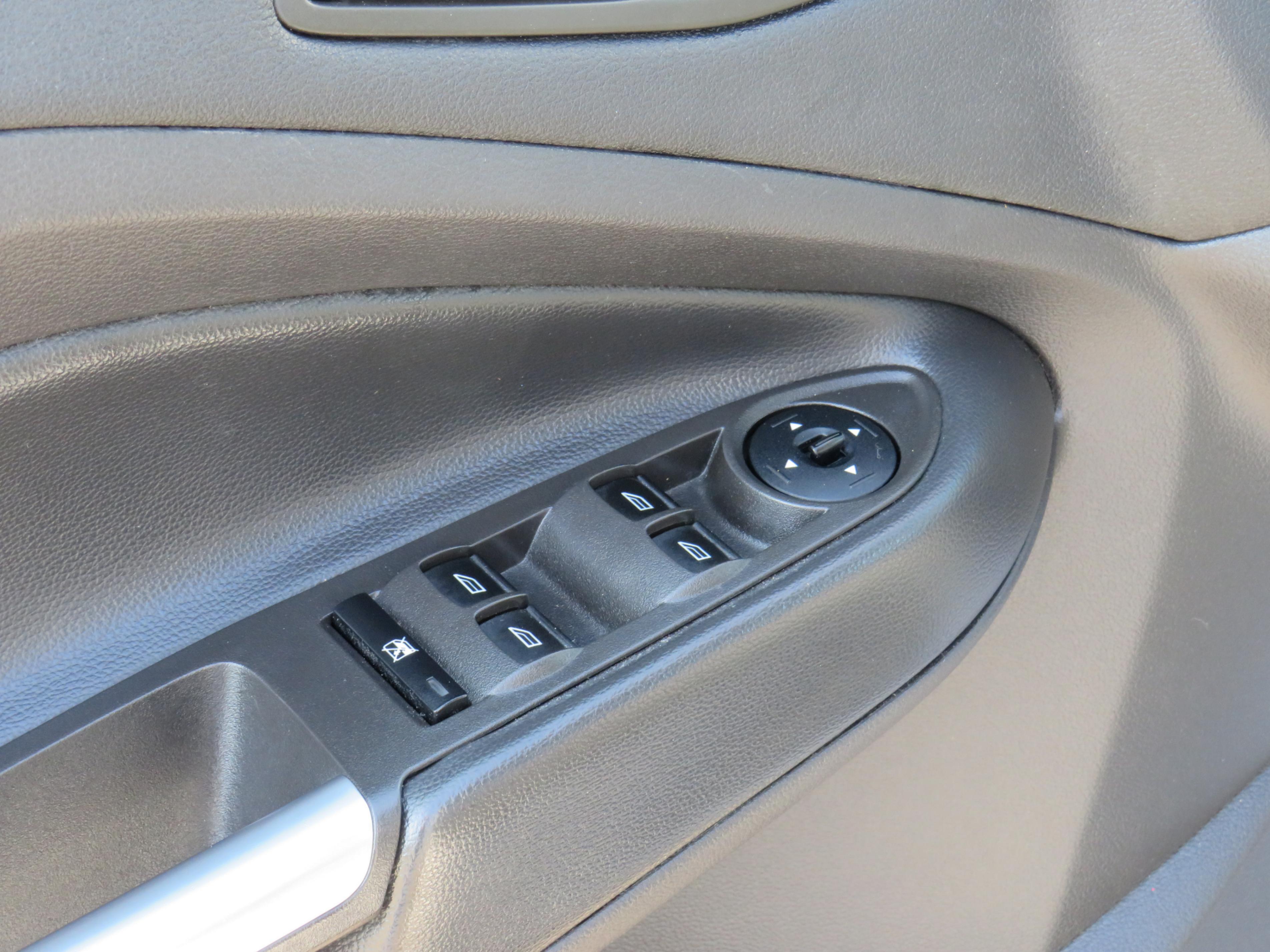 /laautomotive/2018-Ford-Escape-5608178201779366.jpg