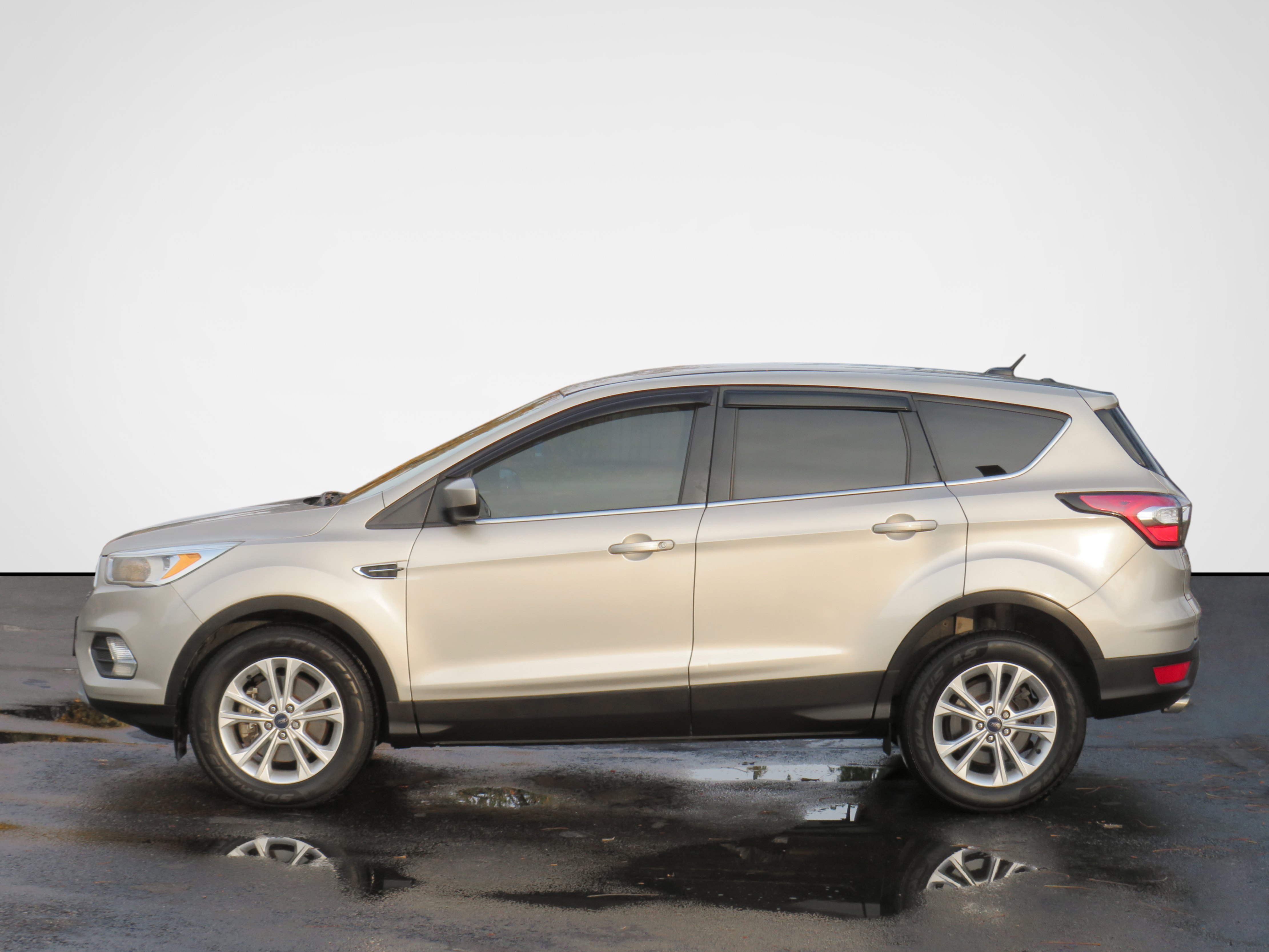 /laautomotive/2018-Ford-Escape-6697276377048313.jpg